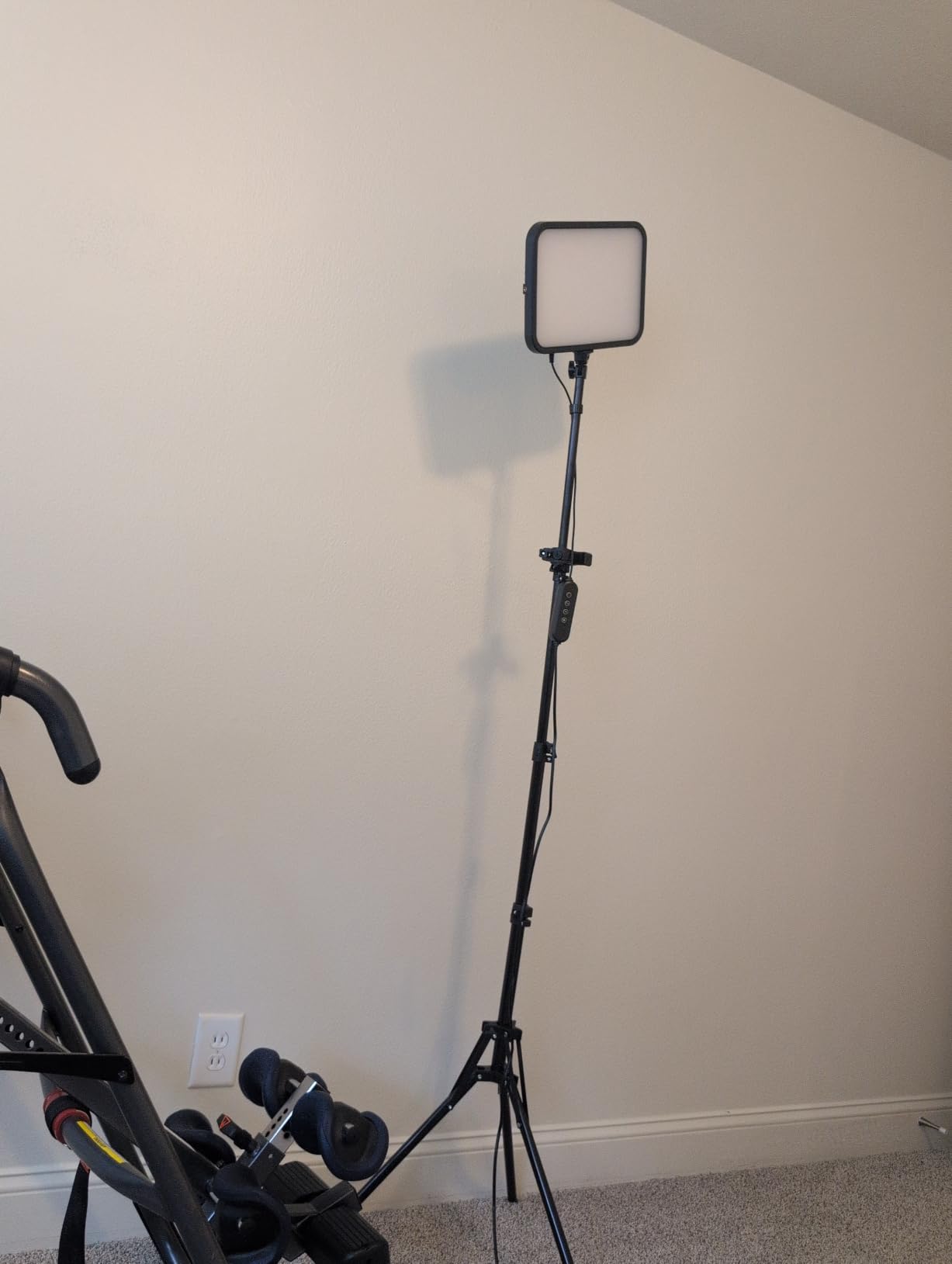 UBeesize 2-Pack LED Video Light Kit with Tripod Stand & Phone Holder customer photo 2