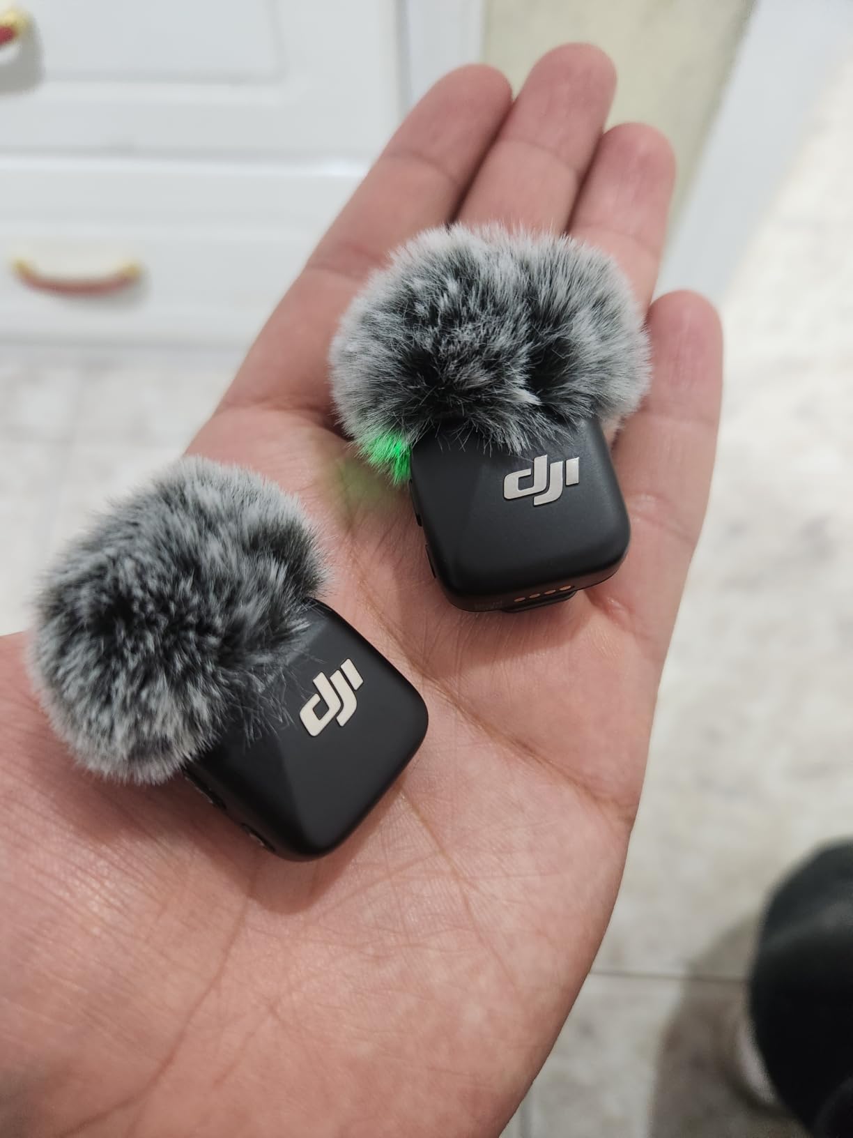 DJI Mic Mini (2 TX + 1 Mobile RX), Ultralight, Active Noise Cancelling | Wireless Lavalier Microphone for iPhone 17/16/15 & Android/PC/Tablet, Plug-and-Play, 300m Transmission, Youtube, Vlog customer photo 2