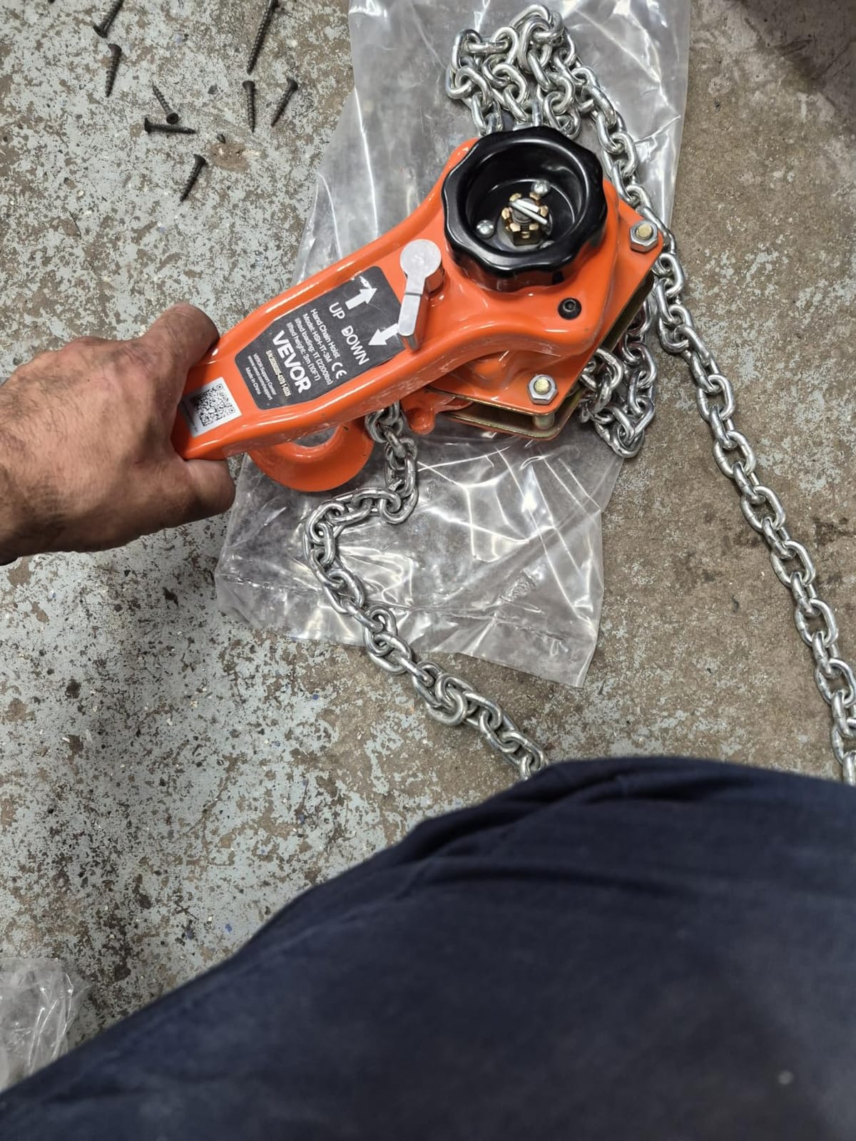 VEVOR Manual Lever Chain Hoist, 1T 2200LBS Capacity Heavy Duty Come Along, 10FT Lift G80 Alloy Steel Chain with Dual Pawl Mechanical Brake,360°Rotating Hooks, for Warehouse Construction Garage customer photo 1