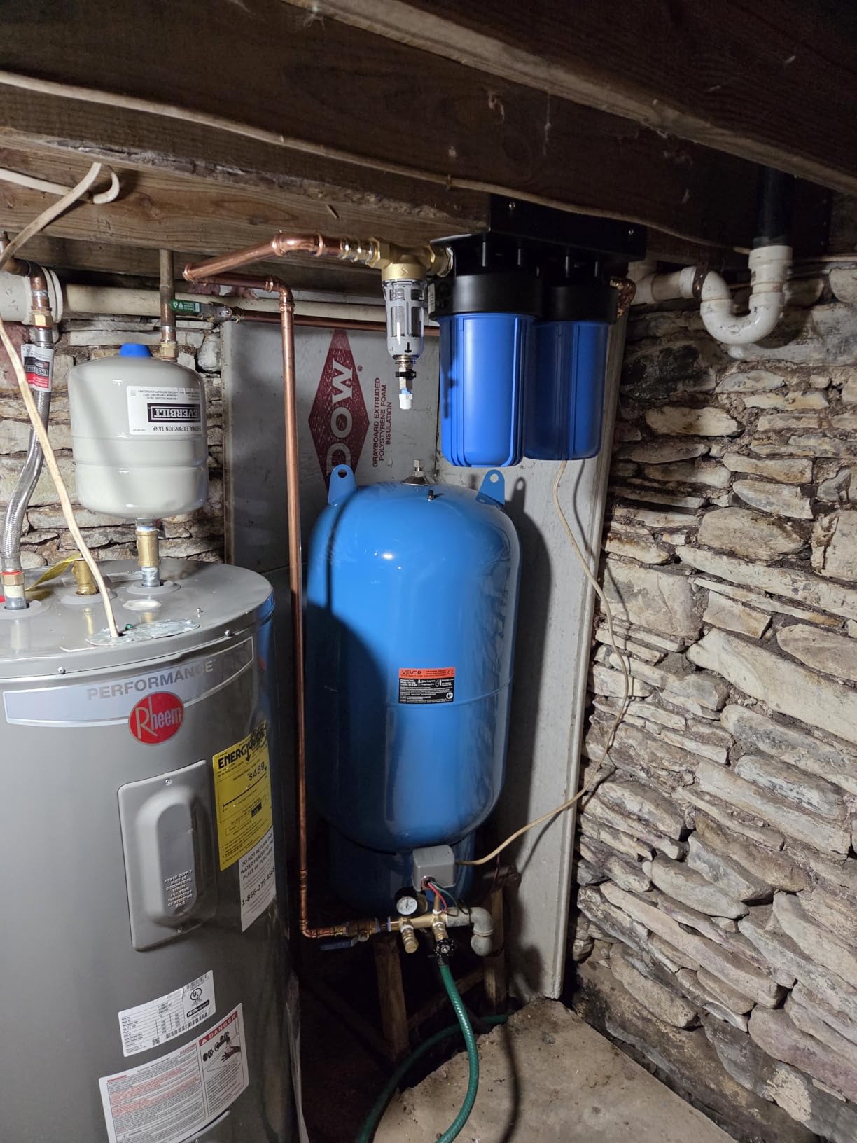 VEVOR 30-Gallon Vertical Well Pressure Tank, Pre-Charged Pressurized Water Tank for Well Pumps, Heavy-Duty Carbon Steel Water Storage Container for Home, School, Farm & Irrigation Systems customer photo 2