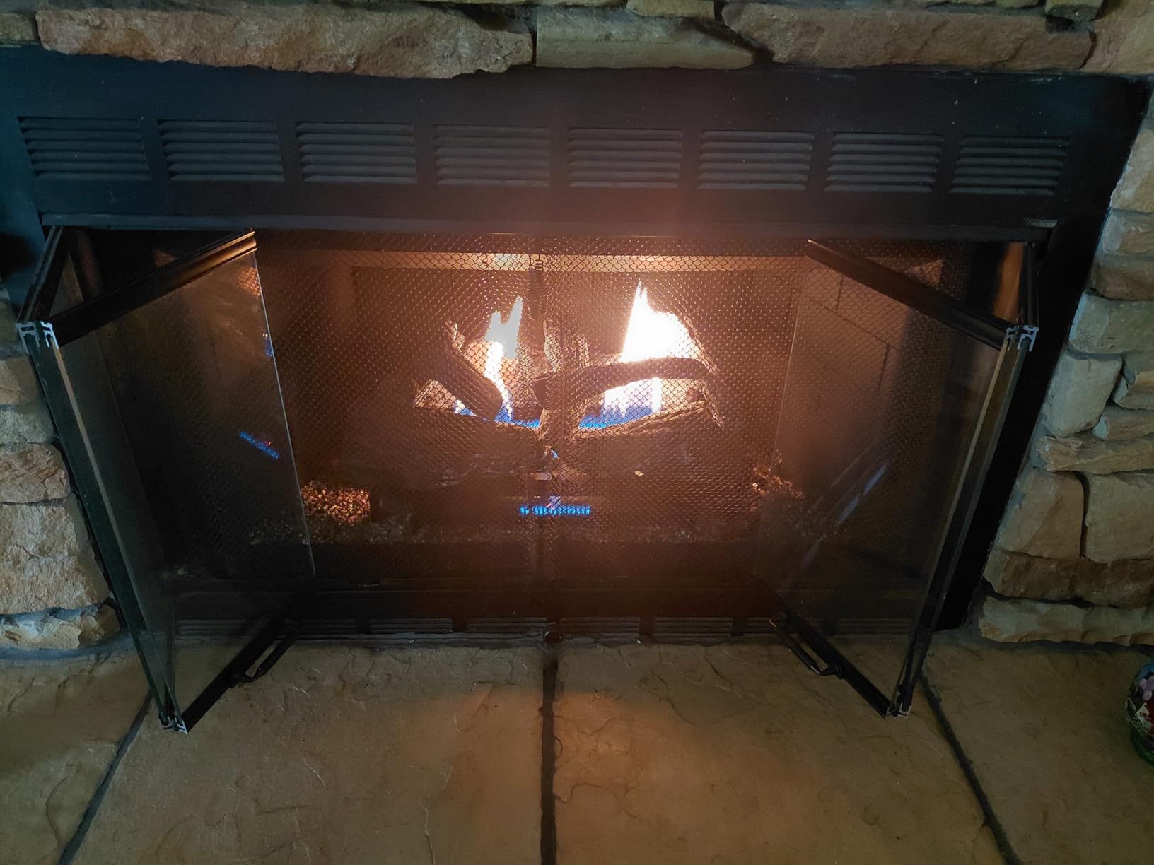 Duluth Forge Ventless Liquid Propane Gas Log Set - 18 in. Stacked Oak, 30,000 BTU, Remote Control - Model# DLS-L18R-2 customer photo 1