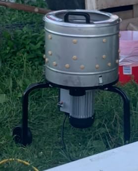 VEVOR Chicken Plucker Machine, 15.7 in Drum, 550W & 275RPM Electric Chicken Plucking Machine with 114 Soft Fingers & Transport Wheels, Stainless Steel Feather Remover for Processing 1-2 Chicks Once customer photo 1
