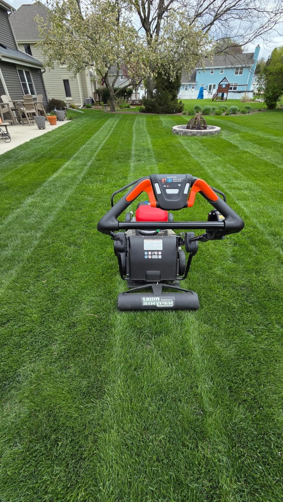 Honda HRX-BE 21-Inch Walk Behind 12 AH Battery Powered Lawn Mower with 2 Battery Bays, Variable Speed Self Propelled Lawn Mower with 2.2 Bushel Capacity, Easy-Off Grass Bag (HRX217YXBEXA6) customer photo 1