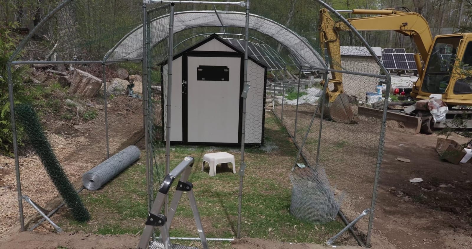 Quictent Essential Series 18x9x6.6ft Metal Chicken Coop Run with Climbing Ladder, Walk-in Outdoor Poultry Cage with PVC Coated Chicken Wire, Hen Duck Rabbit Farm House, Waterproof Anti-UV Cover customer photo 1