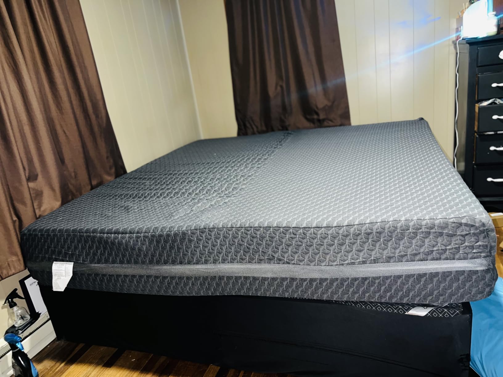 Novilla 14 Inch Queen Size Gel Memory Foam Mattress for Pressure Relief | 14 Inch Queen Mattress with Green Tea-Infused Foam for Body Contouring & Balanced Support, Breathable Side Panel customer photo 2