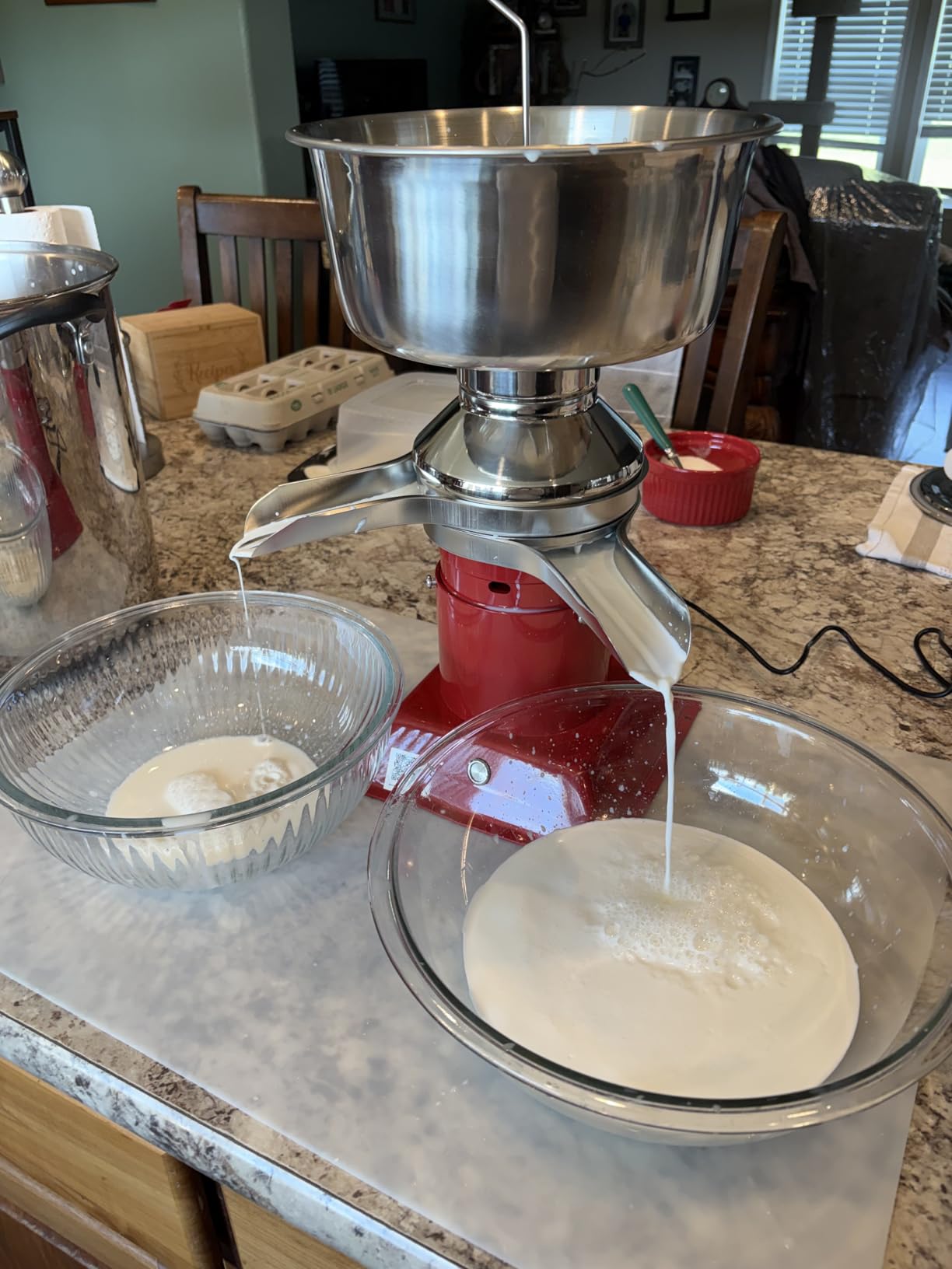 VEVOR Electric Milk Cream Separator, 60L/H Output 10500RPM Milk Cream Centrifugal Separator, 304 Stainless Steel Goat Cow Milk Skimmer Separating Machine with 4.5L Bowl Capacity (40W, 100-240V) customer photo 2