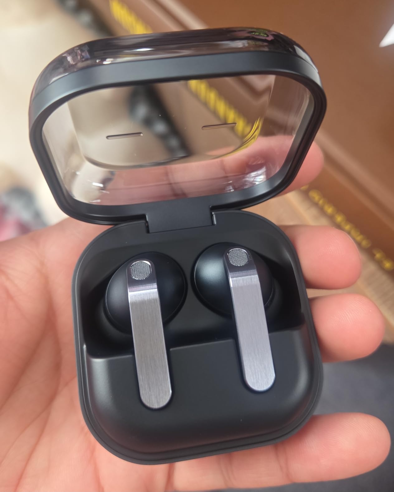 Galaxy Buds 4 Pro SM-R640 True Wireless Bluetooth Earbuds with Active Noise Cancellation (ANC), Black - International Version customer photo 1