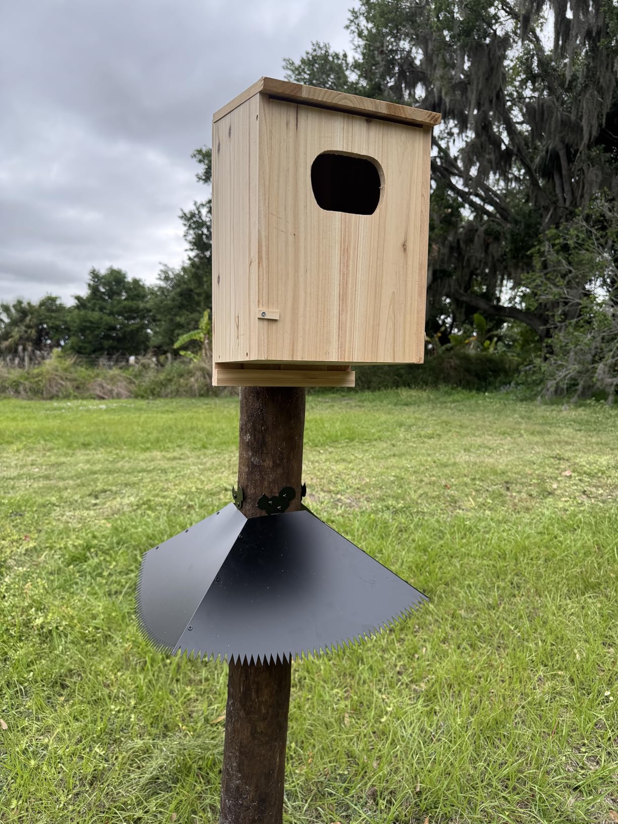 Mallard Nesting Box, Wood Duck House for Outdoor Hexagonal Large Duck House with Dual Entrances for Ponds, Wetlands, Backyards 19.7 X 10.2 X 10.2 Inches customer photo 1