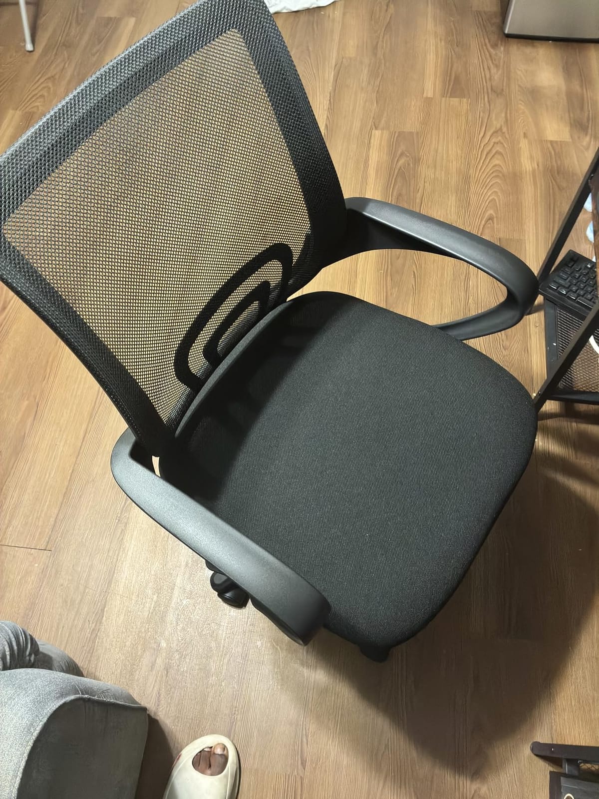 NEO CHAIR Office Computer Chair Ergonomic Mid-Back Mesh Desk Chair, Black | Breathable Mesh Back with Lumbar Support, Height Adjustment, Smooth Rolling Casters for Home Office, Study or Gaming Setup customer photo 1
