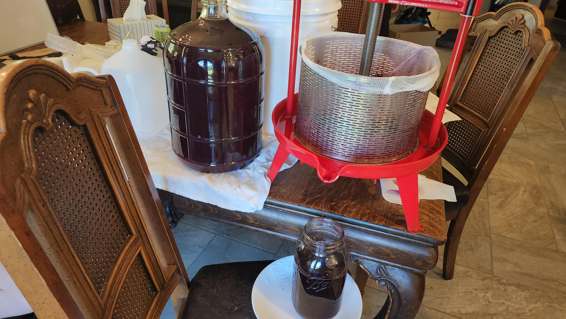 VEVOR Fruit Wine Press, 3.96Gal/15L, Stainless Steel Manual Juice Maker, Heavy Duty T-Shaped Handle & Cross-beam for Cider Apple Grape Vegetable Press, with 2 Filter Bags customer photo 1