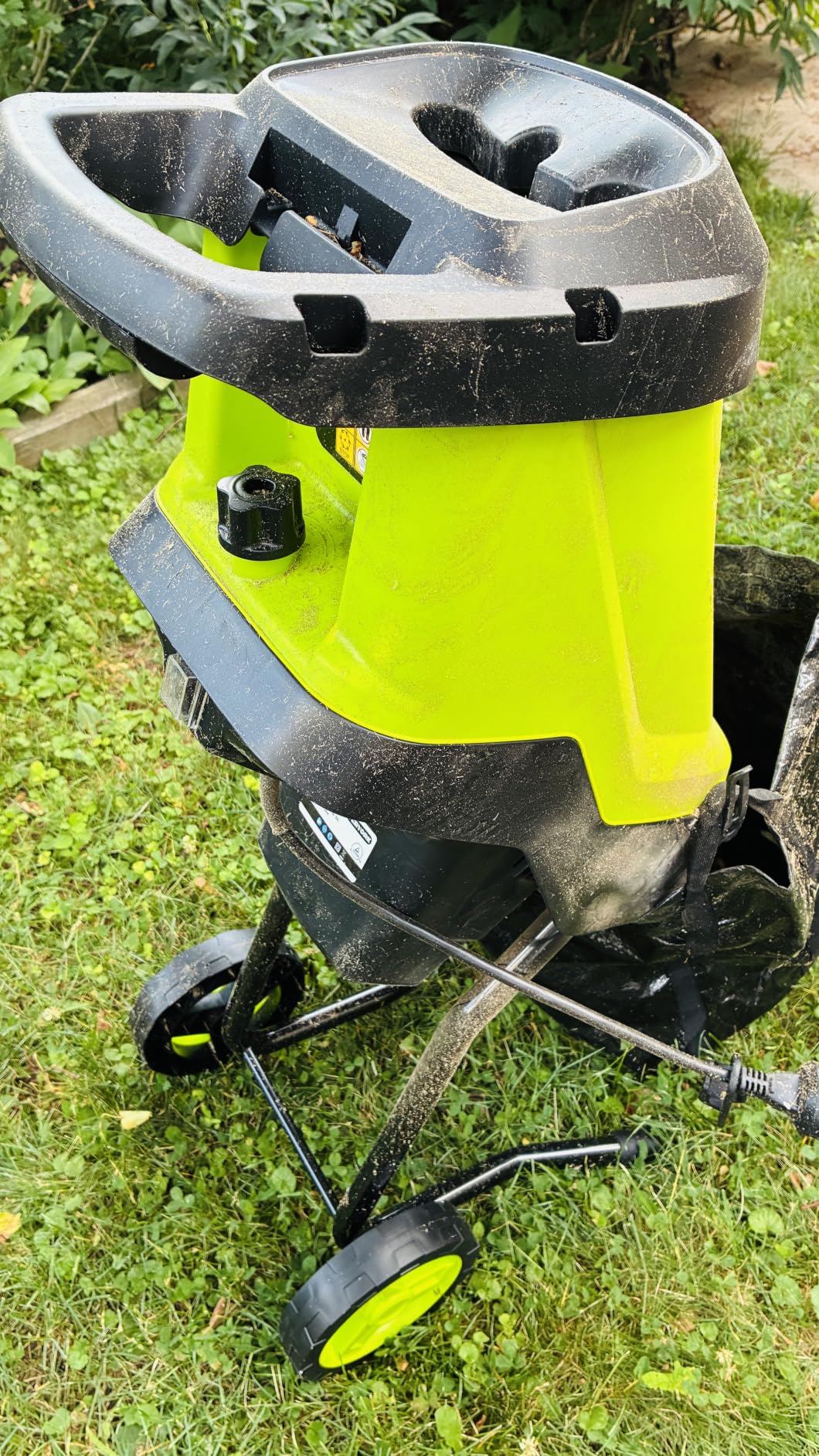 15-Amp Wood Chipper, 21:1 Reduction Electric Wood Chipper & Shredder, 1.8