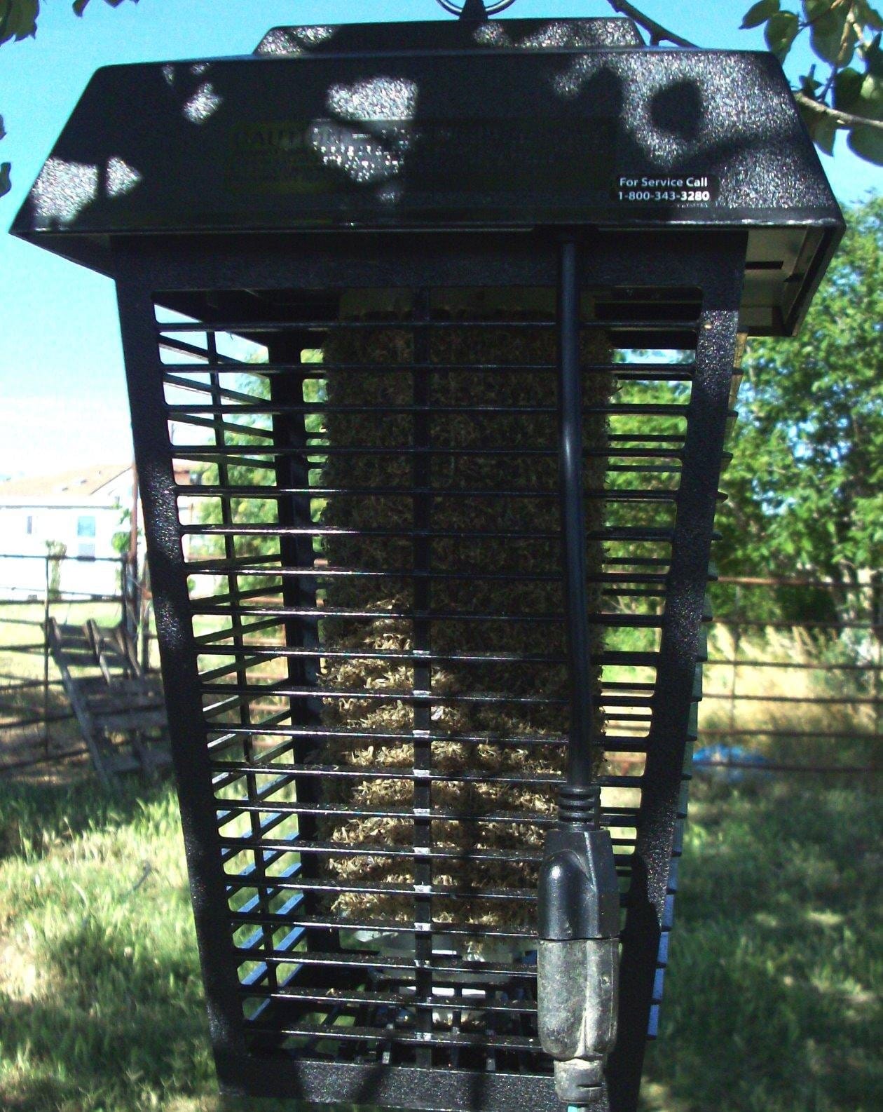 Flowtron Bug Zapper, 1.5 Acre Outdoor, Two 40W UV Bulb, 5600V Zap, Black customer photo 1