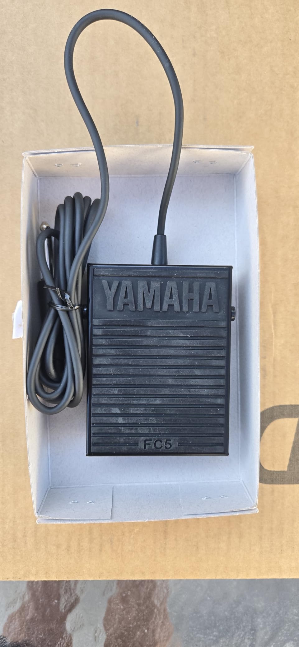 Yamaha Compact Foot Switch, Universally Compatible, 5-Foot Cable, 0.25-Inch Plug, Black FC5 customer photo 1