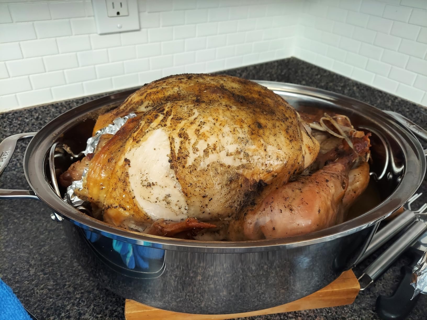 All-Clad Specialty Stainless Steel Roaster and Nonstick Rack 16x13x5 Inch Oven Broiler Safe 600F Roaster Pan, Pots and Pans, Bakeware, Turkey, Silver customer photo 1