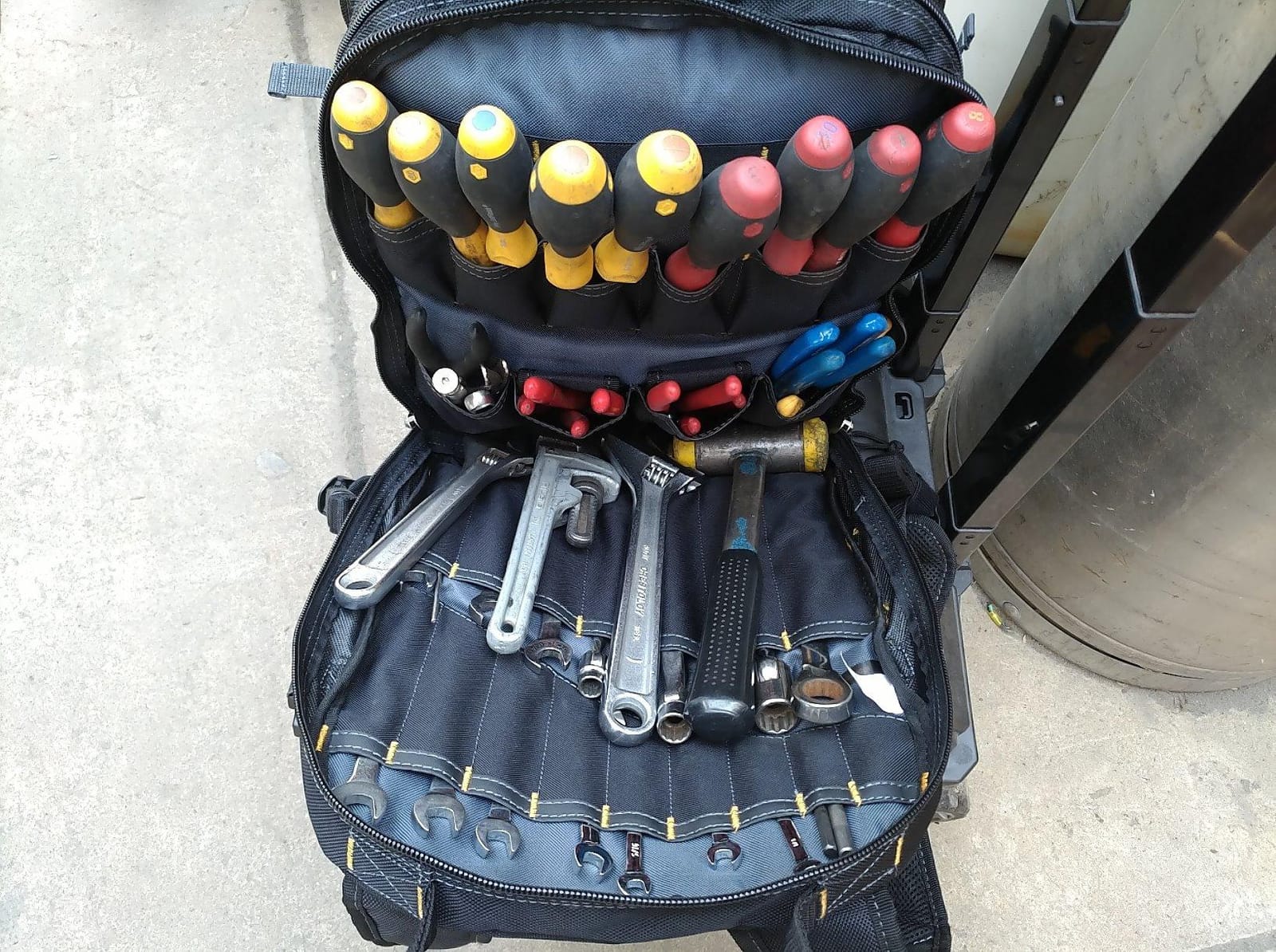 Custom Leathercraft1132 75-Pocket Tool Backpack customer photo 1