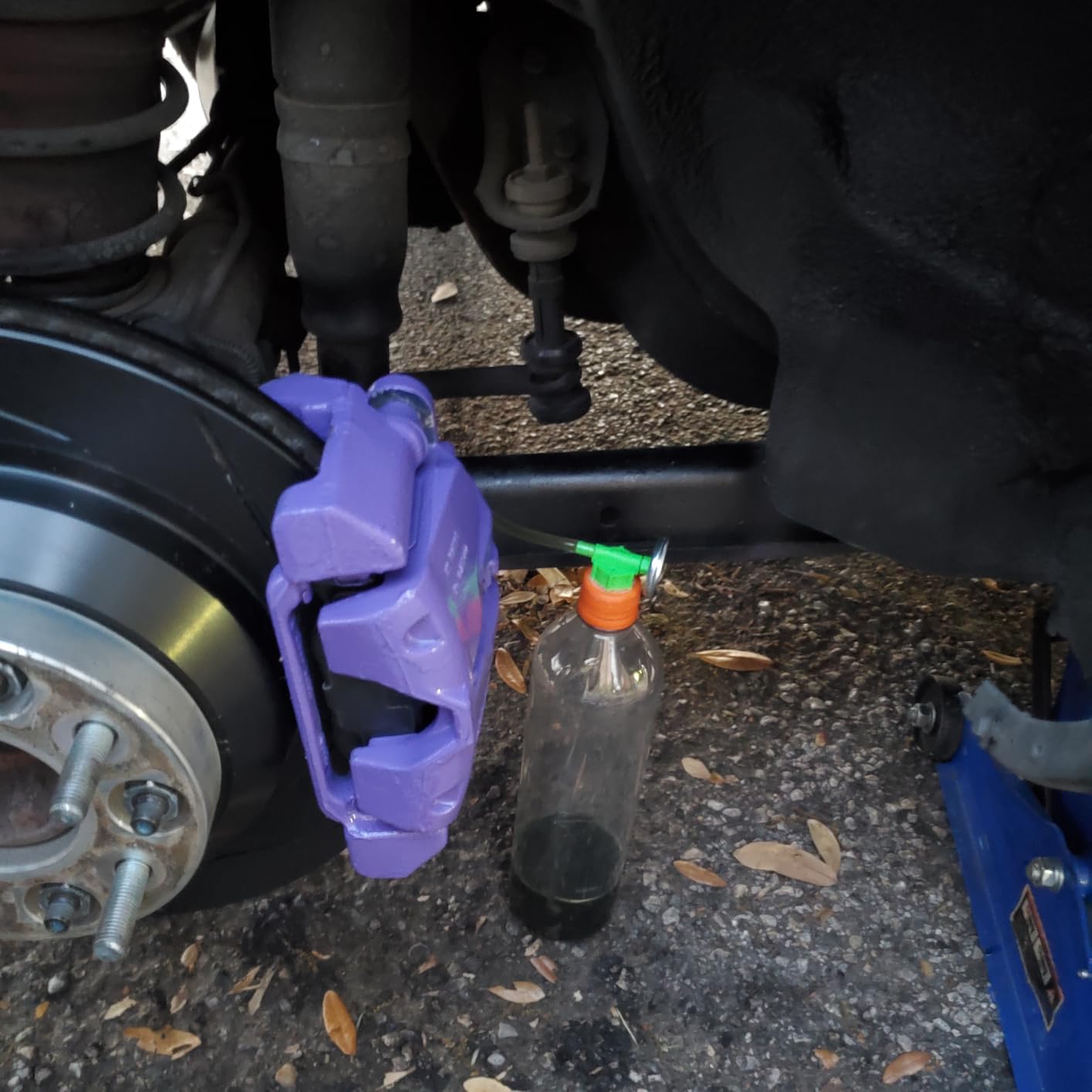 OEMTOOLS 25036 Bleed-O-Matic One-Man Brake Bleeder Kit, Featuring An Opaque Brake Bleed Bottle / Transparent Hoses and Tapered Fittings, No Mess Brake Fluid Bleeding , Multi color(Packaging May Vary) customer photo 2