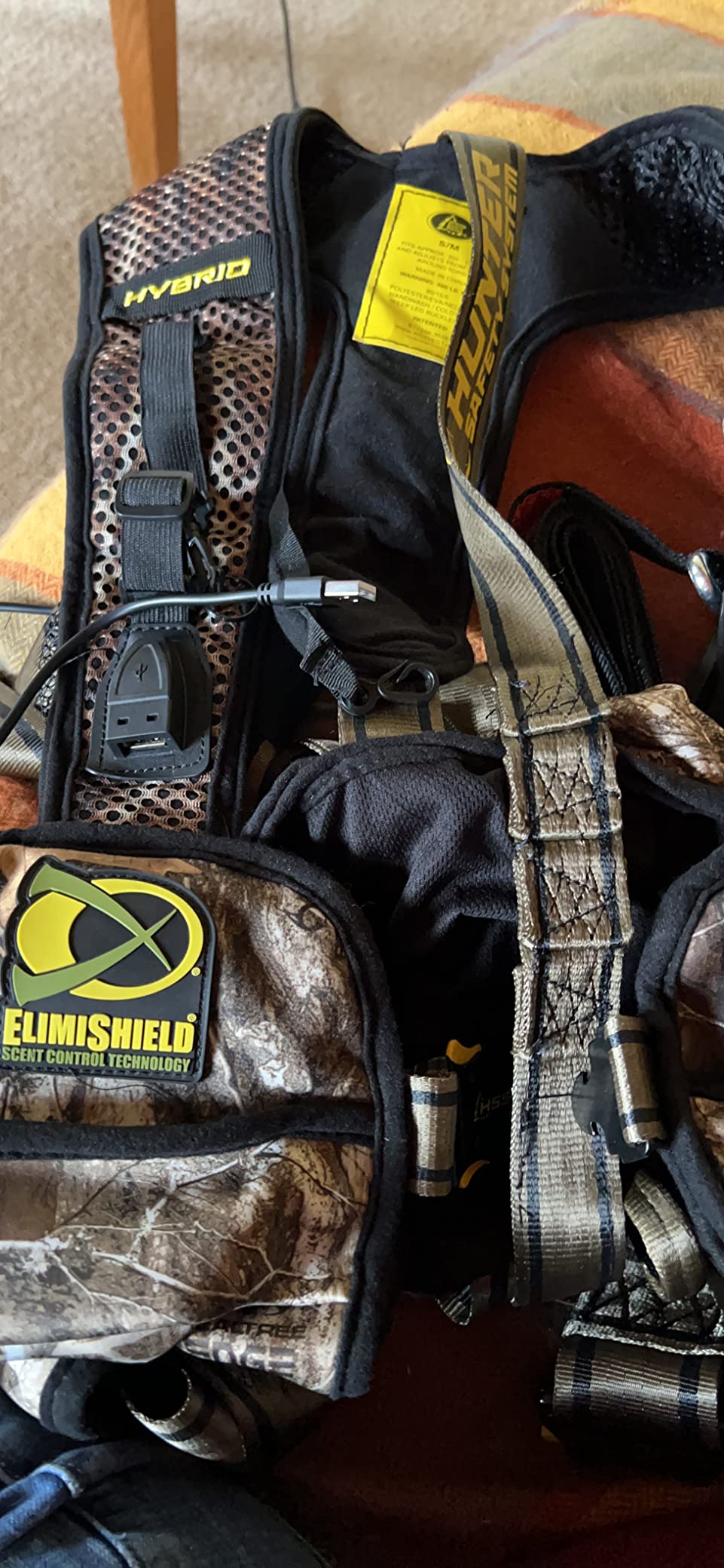 Hunter Safety System Hybrid Harness: Lightweight Tree Stand Safety Harness with Slim Vest Design, Six Pockets & Bino Straps customer photo 1