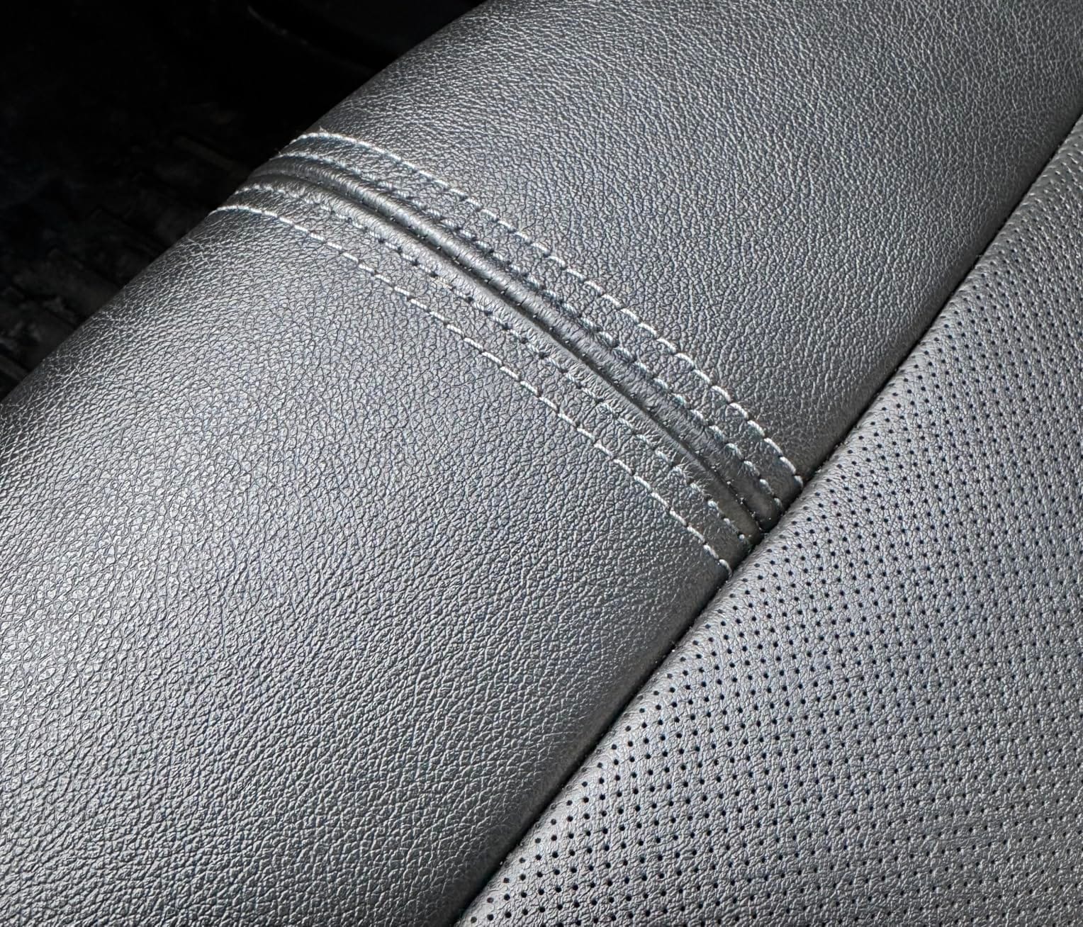 Chemical Guys, Colorless & Odorless Leather Cleaner, Car Interiors, 16 oz customer photo 2