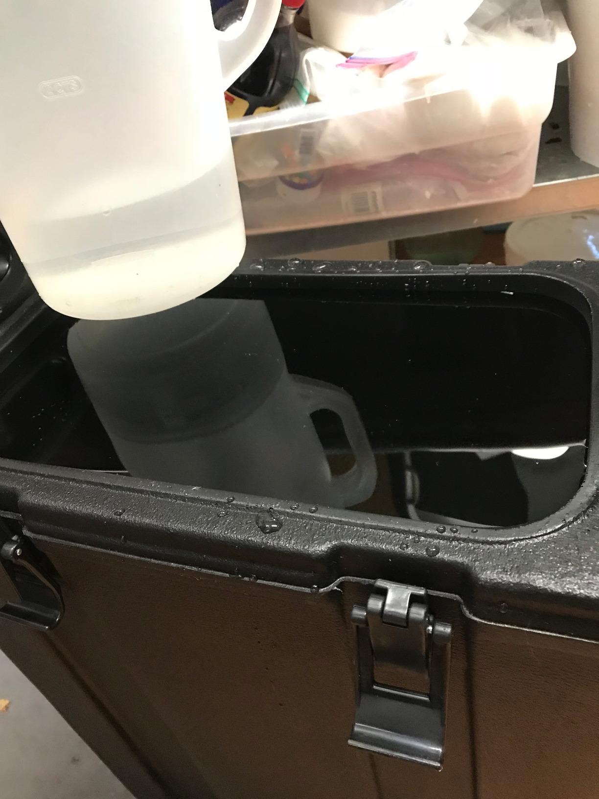 Carlisle FoodService Products Cateraide Insulated Beverage Dispenser with Handles for Catering, Events, Kitchens, And Restaurants, Plastic, 2.5 Gallons, Black customer photo 1