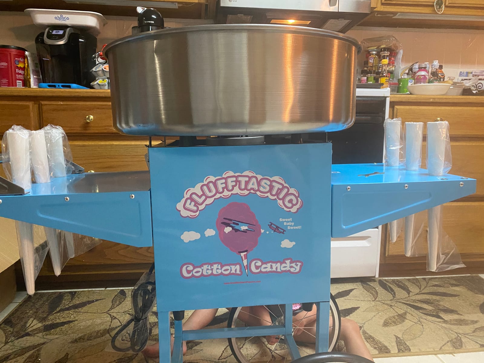 Great Northern Popcorn Flufftastic Cotton Candy Machine with Cart, Blue customer photo 1