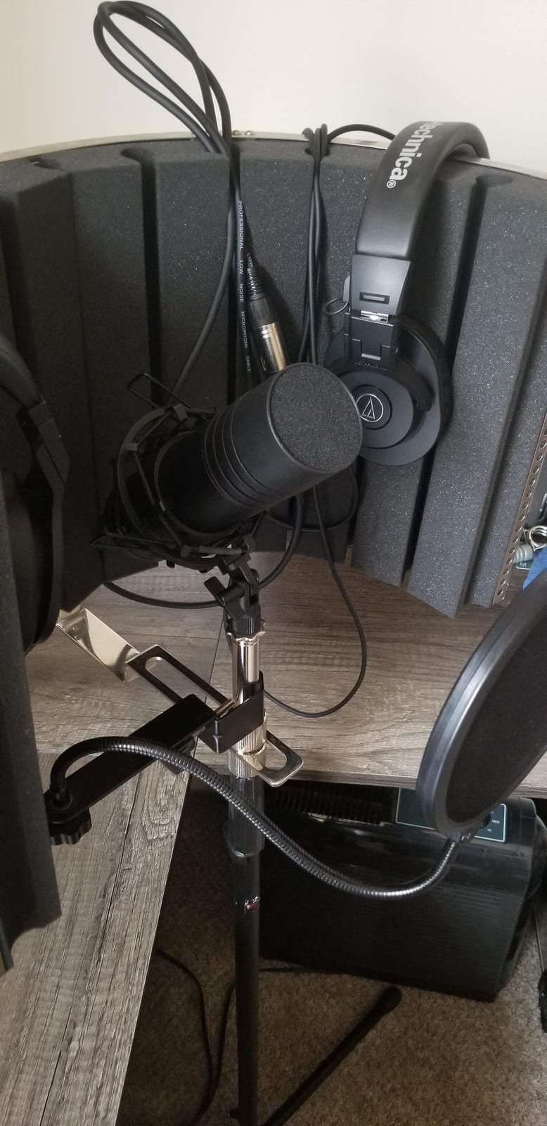 On-Stage MY430 Shock Mount for Studio Mics (55–60 mm) (Elastic Suspension Mount for Large-Diaphragm Condenser Microphones, Adjustable, Vibration Isolation, Steel Adapter, 5/8