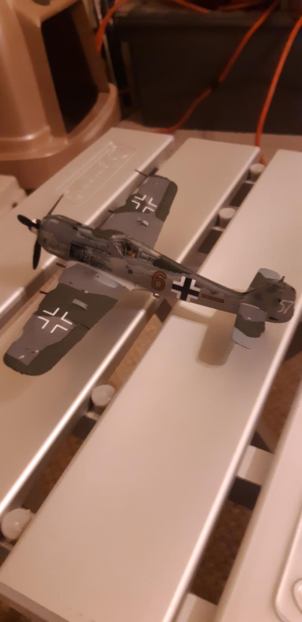 Airfix A68205M Messerschmitt BF109E-3 1:72 Military Aircraft Small Starter Plastic Model Gift Set customer photo 2