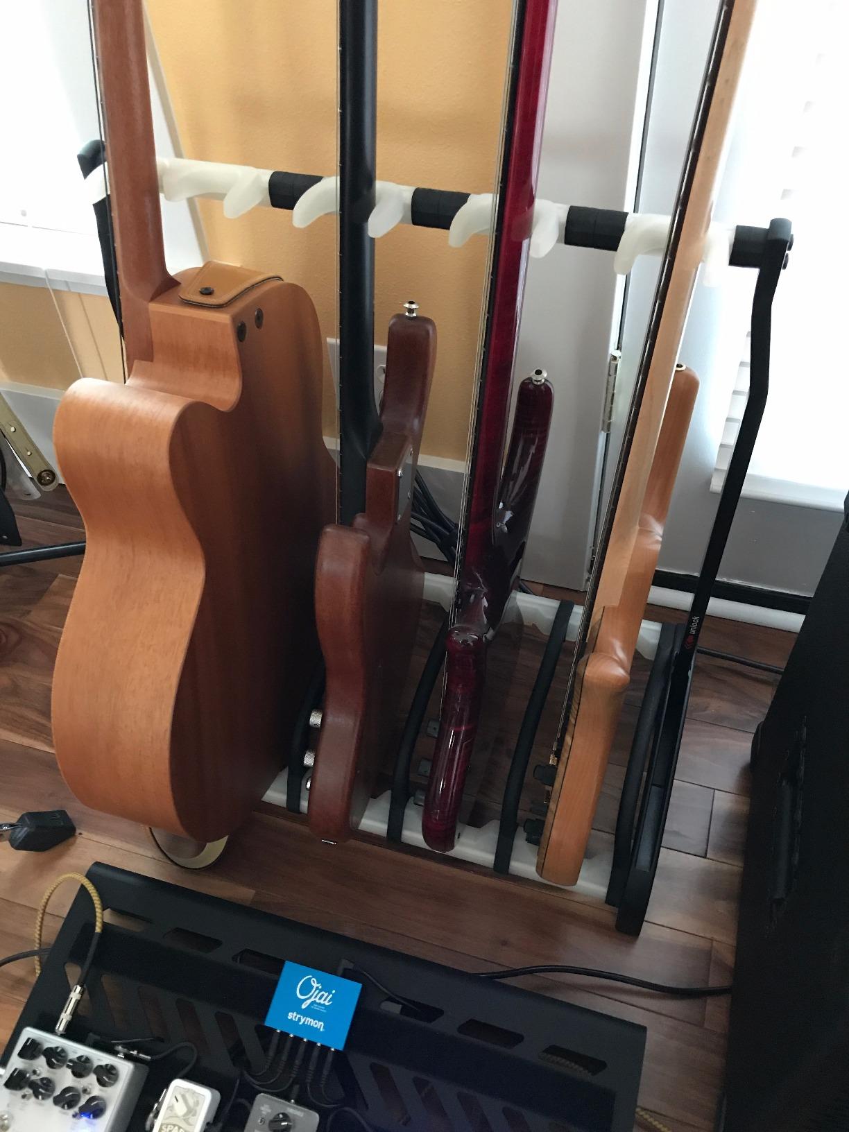 K&M Konig & Meyer 17525.016.00 Guardian 5 Guitar Stand | Sturdy Holds Five Electric/Bass Guitars Rack-Style | Protective Supports | Space Saver | For Adult/Youth Musicians | Black & Translucent customer photo 1