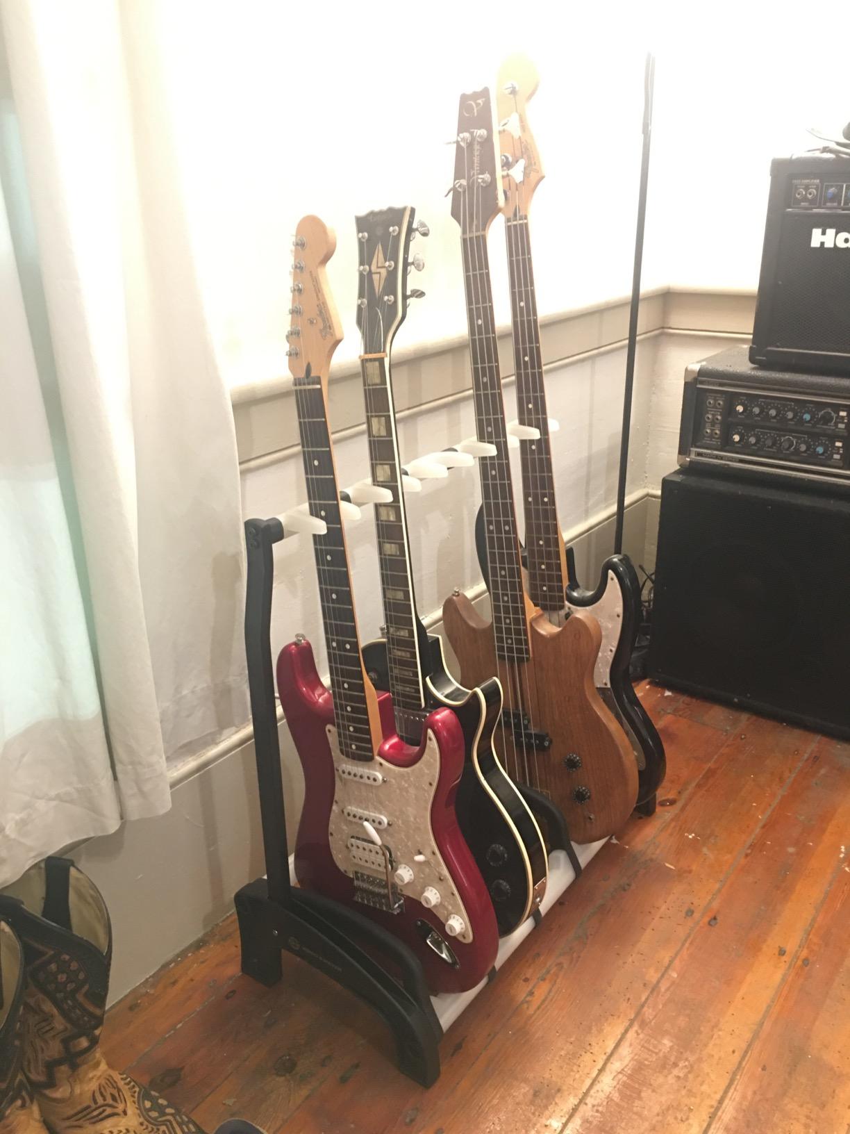 K&M Konig & Meyer 17525.016.00 Guardian 5 Guitar Stand | Sturdy Holds Five Electric/Bass Guitars Rack-Style | Protective Supports | Space Saver | For Adult/Youth Musicians | Black & Translucent customer photo 2