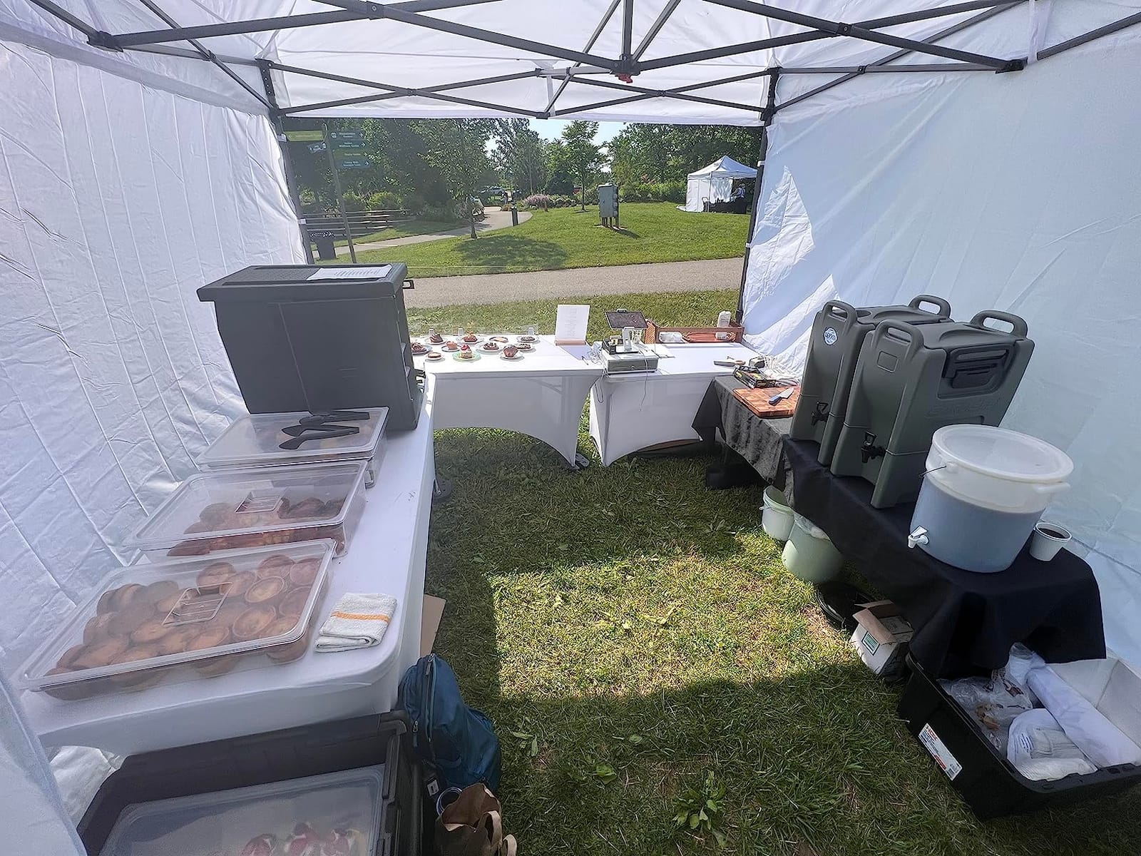 Cambro GoBox Insulated Lightweight Thermal Hot Box and Food Pan Carrier (EPP400 - Holds Four 4 Inch Pans) - Hotbox and Food Warmer for Catering & Transport - Front Load (Gray) customer photo 1