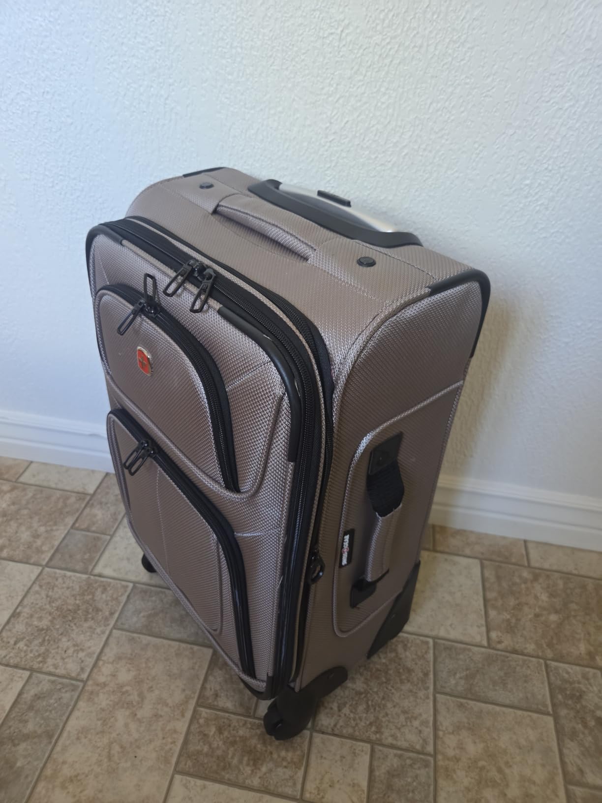 SWISSGEAR Sion Carry-On Spinner Luggage, Softside Expandable, Lightweight Suitcase, Teal, 22.75-Inch customer photo 2