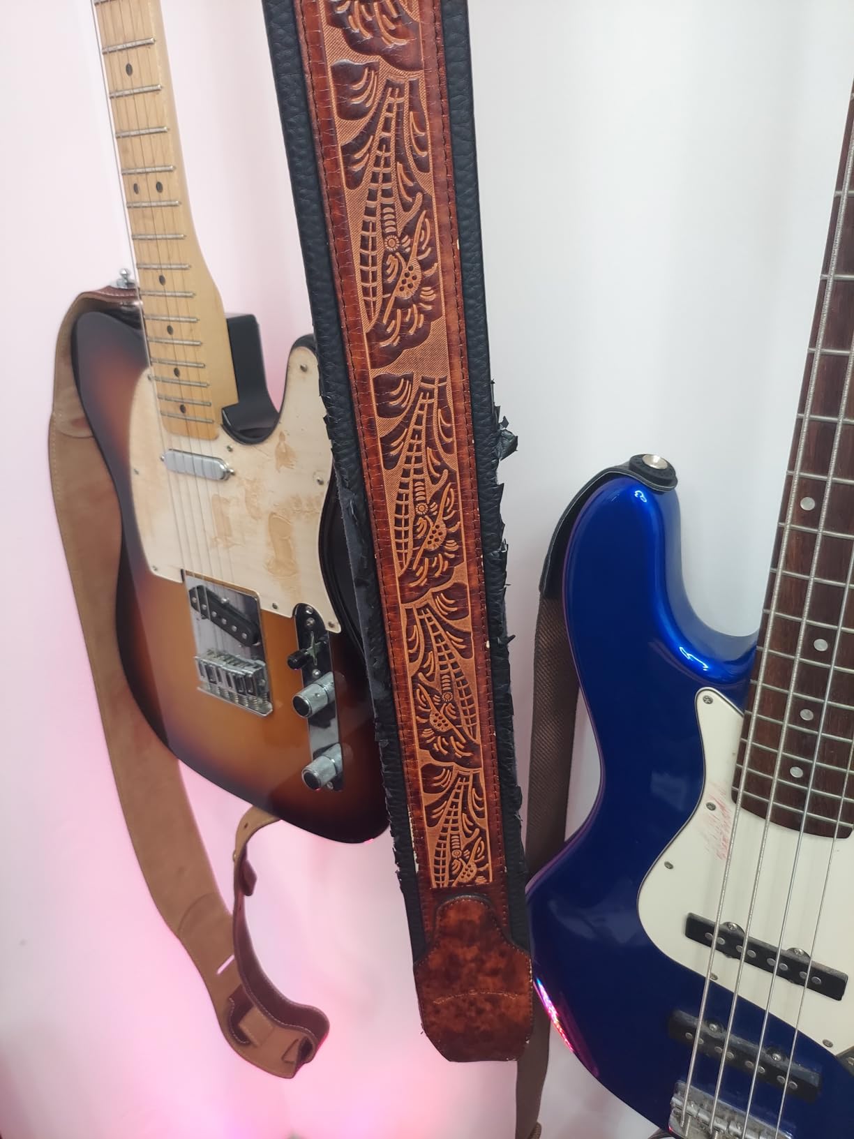 Walker & Williams GB-101 Bourbon Brown Handmade Padded Leather Strap Classic Live Oak Pattern For Acoustic, Electric, And Bass Guitars customer photo 2