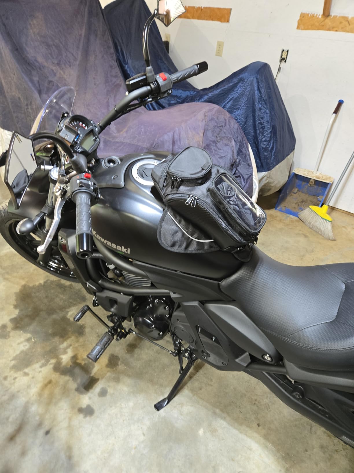 Motorcycle Tank Bag, Water Resistant with Super Strong Magnetic Gas Oil Fuel Tank Bag Black bigger Window for Honda Yamaha Suzuki Kawasaki Harley customer photo 1