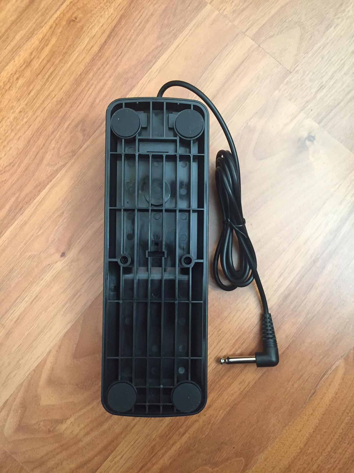 Soraco Sustain Pedal Universal for Yamaha Casio Roland Korg Behringer Moog Piano Midi Electronic keyboards Style with Polarity Switch, 1/4'' Input Plug customer photo 1