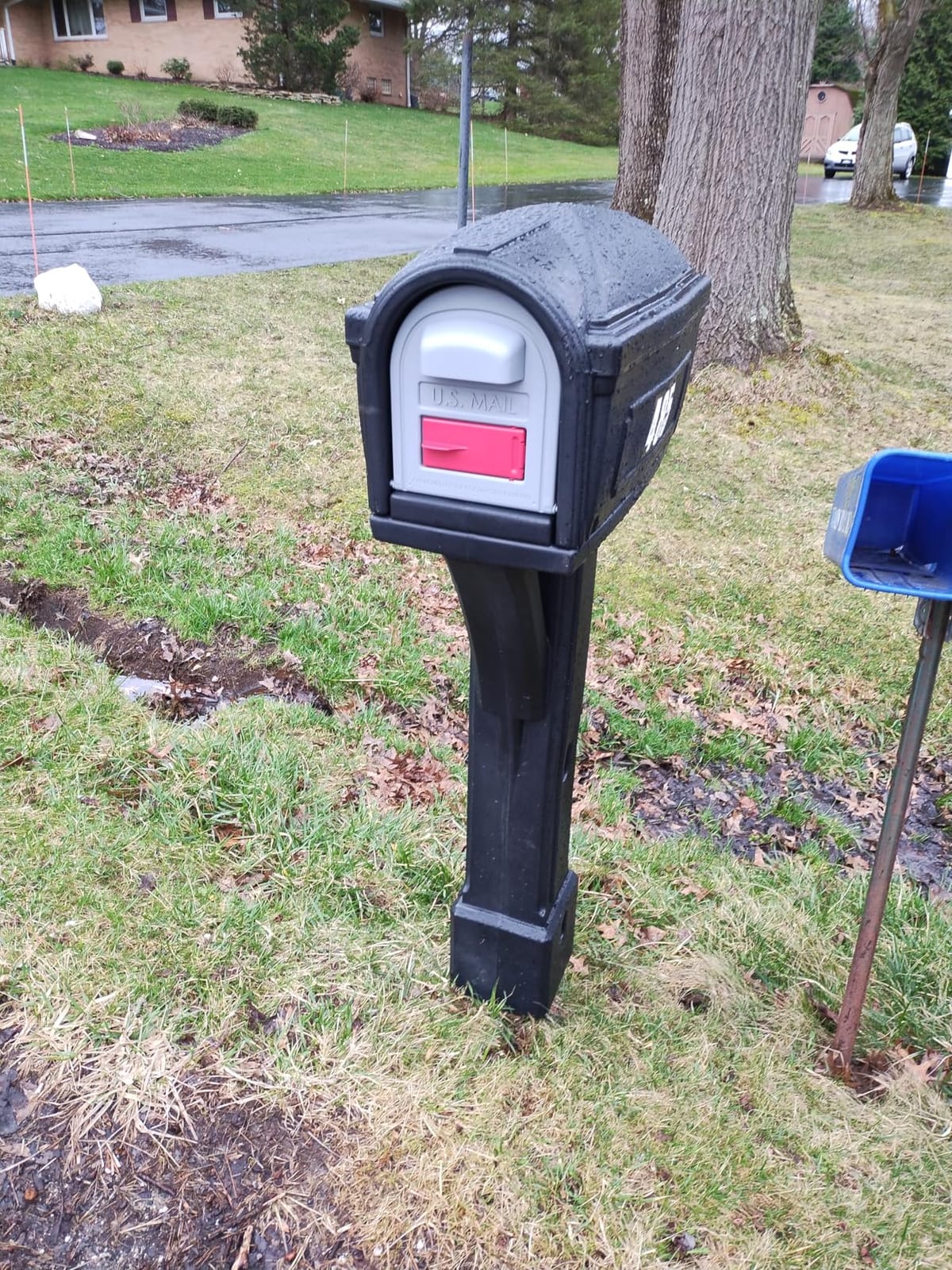 Simplay3 Classic Plastic Residential Mailbox & Post Mount Combo Kit with 2 Access Doors - Black customer photo 1