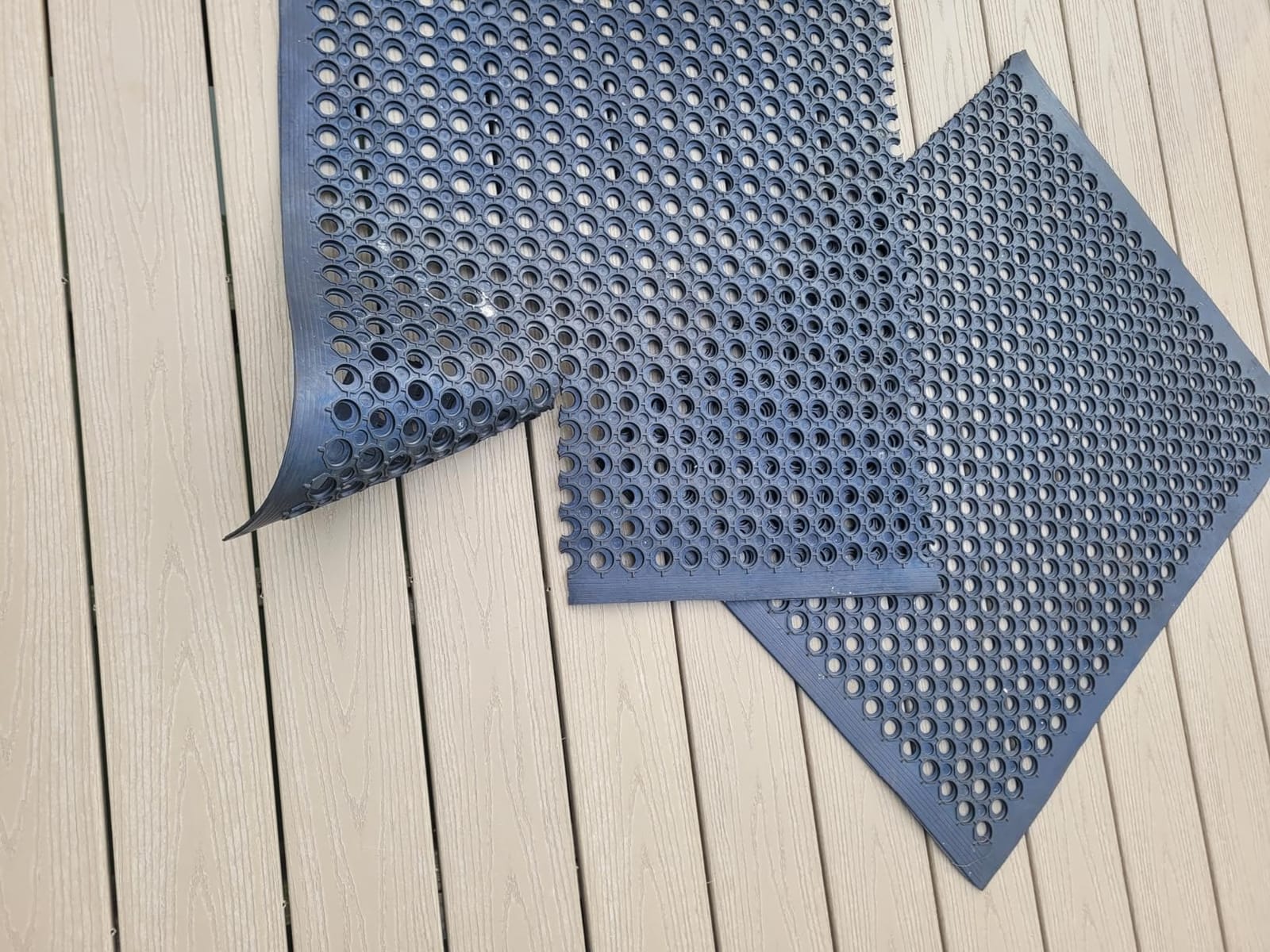 ROVSUN Rubber Floor Mat with Holes, Anti-Fatigue/Non-Slip Drainage Mat, for Industrial Kitchen Restaurant Bar Bathroom Utility Garage Pool Entry Door Mat, Indoor (36'' x 60'' Black 1Pcs) customer photo 2