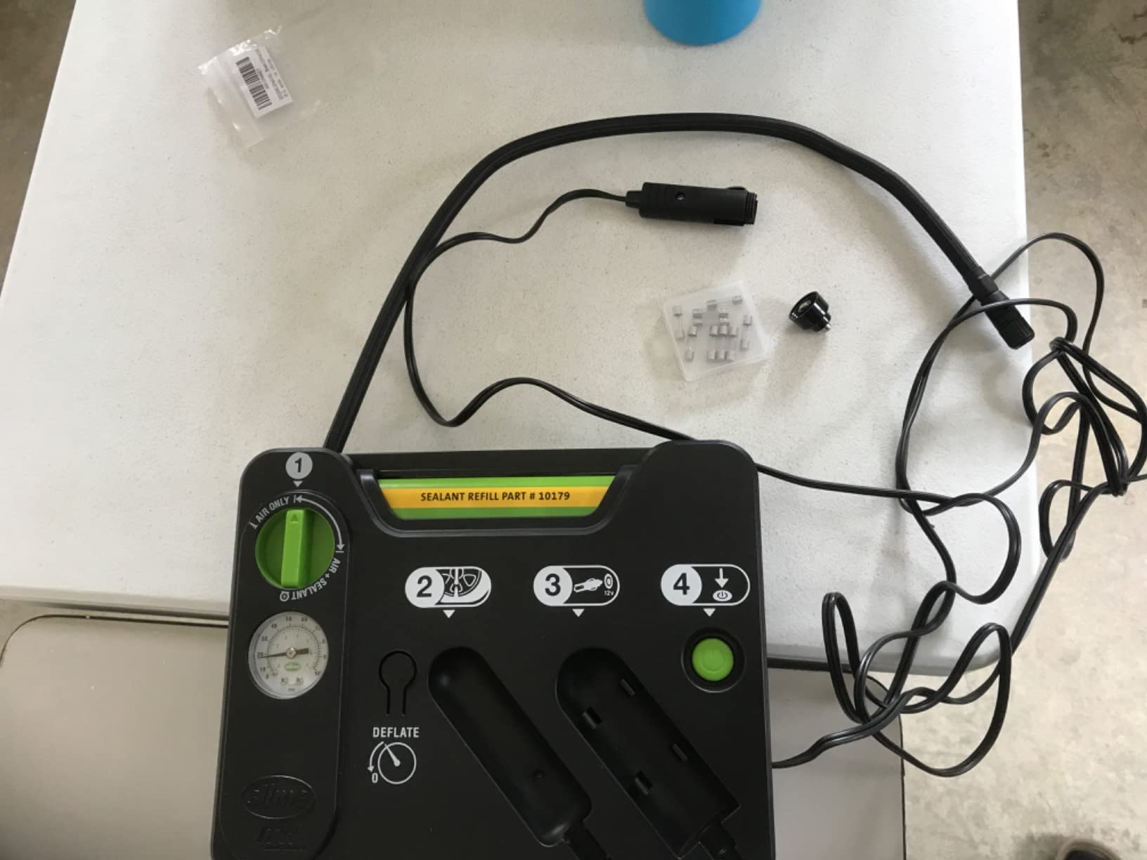 Slime 50122 Flat Tire Puncture Emergency Kit, Includes Sealant and Tire Inflator Pump, Analog, Suitable for Cars and Other Highway Vehicles, 10 Min Fix customer photo 1