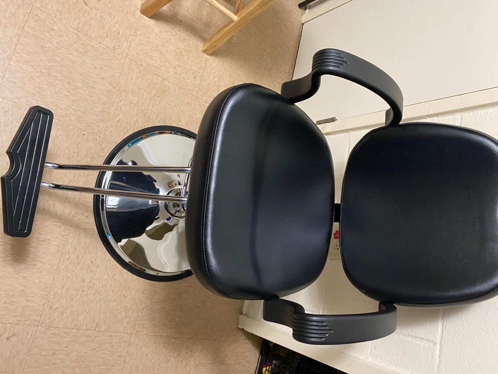 Hair Beauty Salon Equipment Black Hydraulic Barber Styling Chair customer photo 1