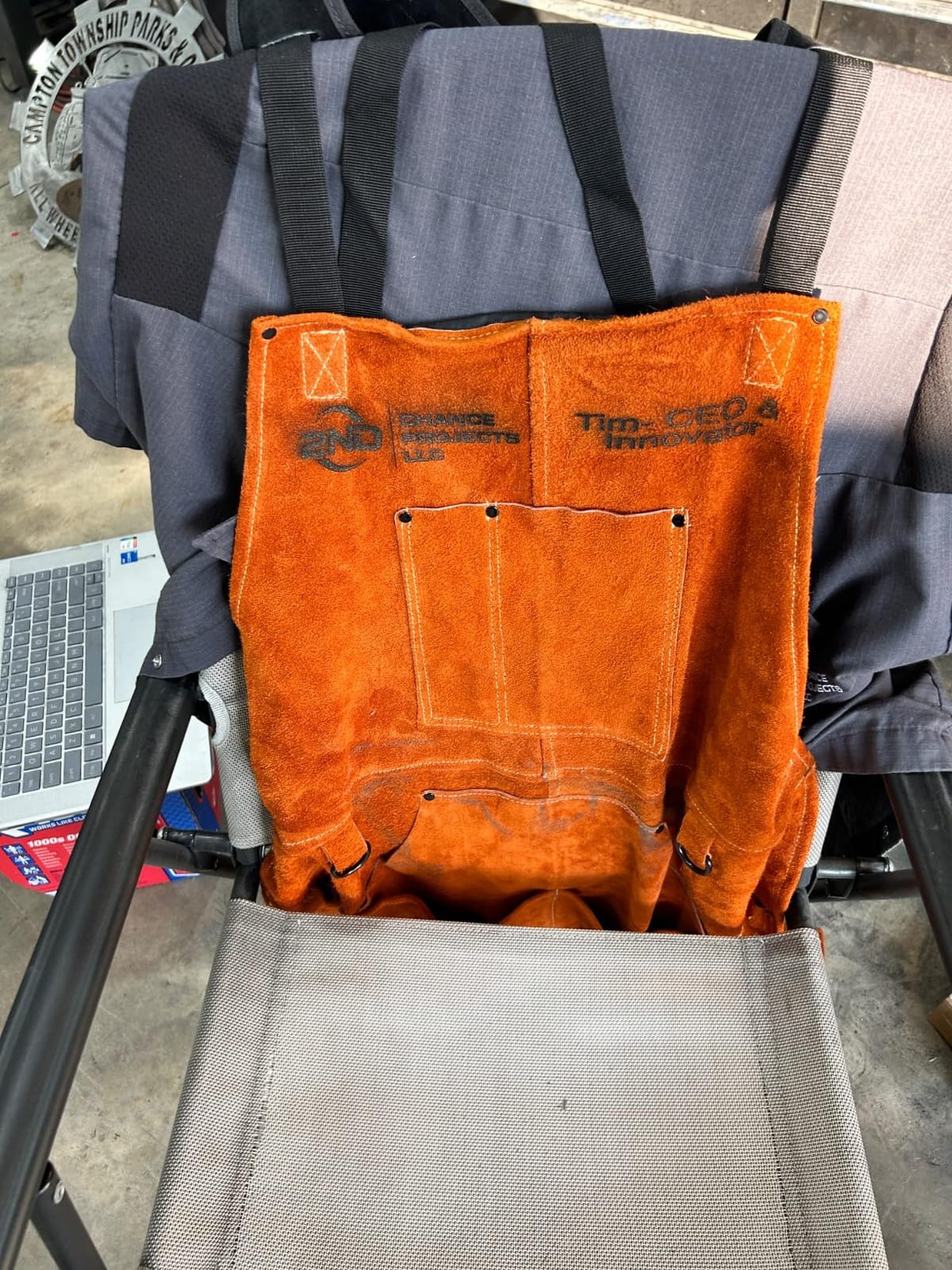 QeeLink Leather Welding Apron 6 Pockets Heat Flame Resistant for Blacksmith customer photo 2