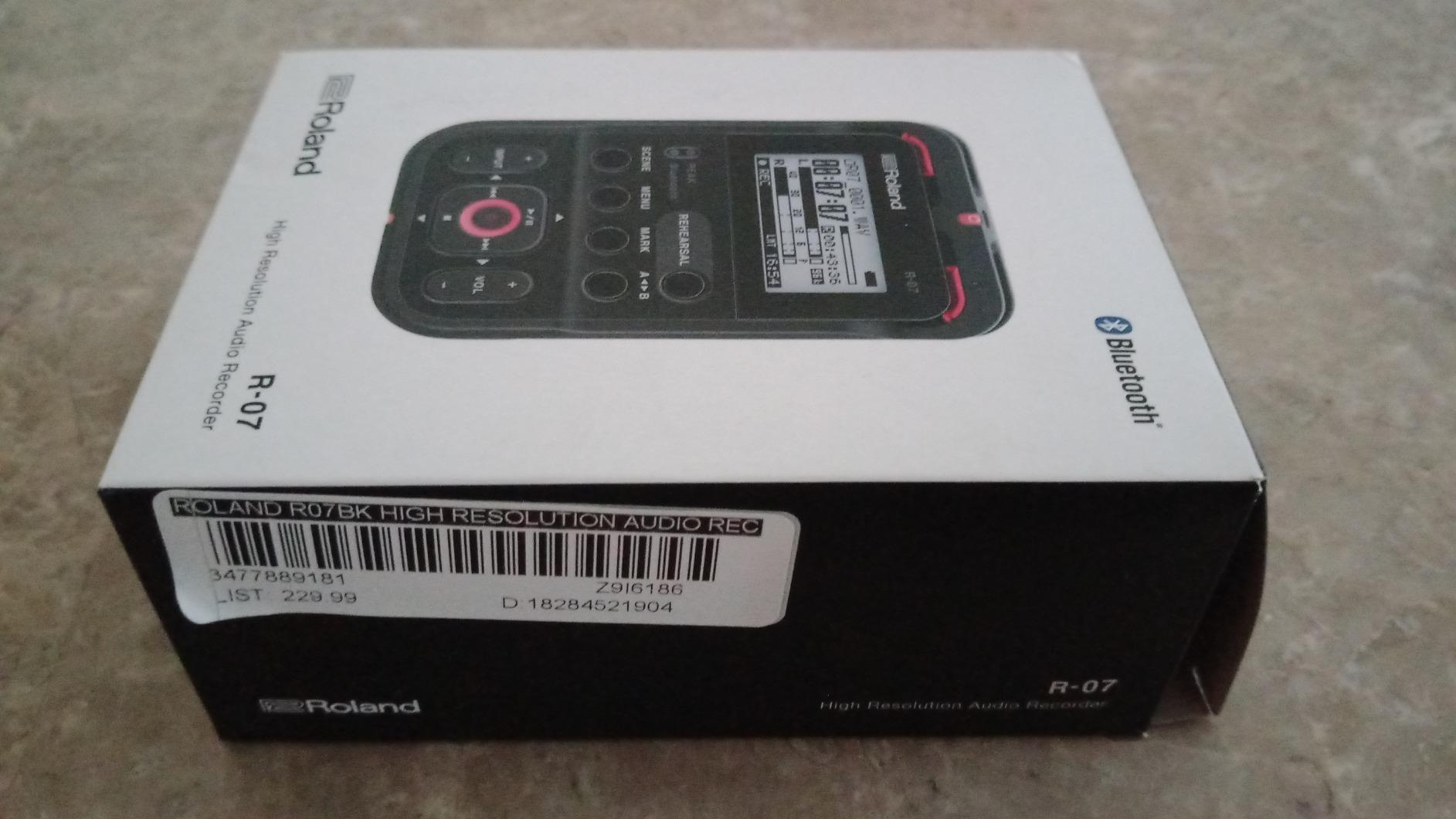 Roland R-07 High-Resolution Handheld Audio Recorder, Black (R-07-BK) customer photo 2