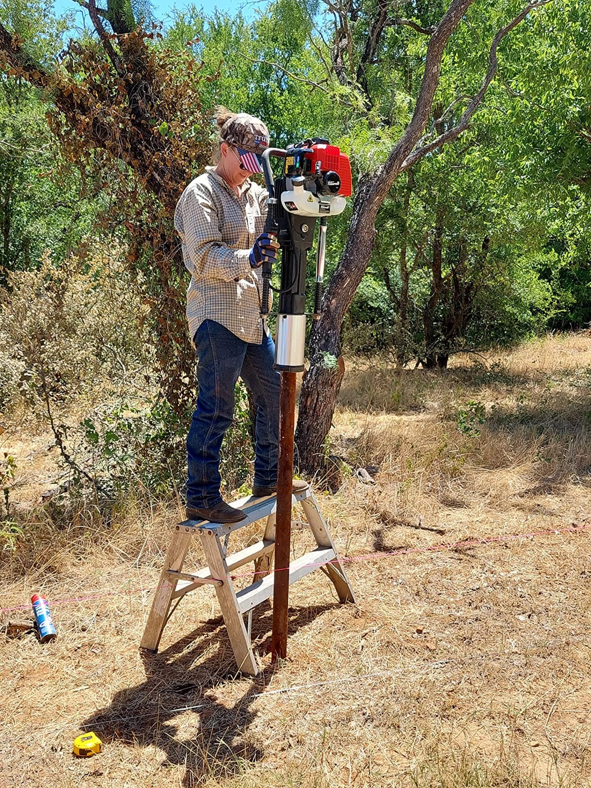 XtremepowerUS 52cc Gas Fence Post Driver, Heavy-Duty 2-Stroke Gasoline T-Post Driver with Carrying Case, Portable Pile Driver for Fence Posts, Sign Posts, Ground Rods & Stakes, EPA Certified customer photo 2