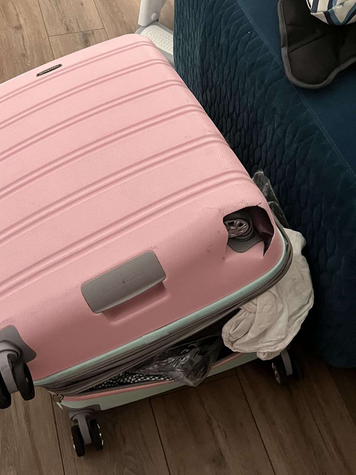 Rockland Melbourne Hardside Expandable Spinner Wheel Luggage, Checked Large 28