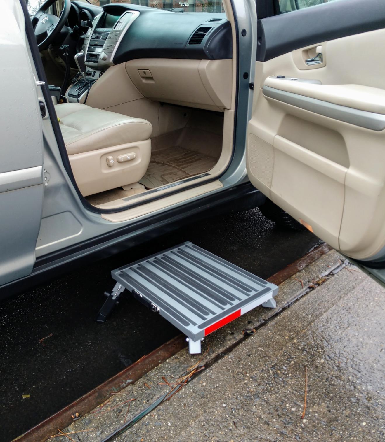 Prime 1 Safety RV Steps Extra Large Platform 19in x 14.5in Extra Size RV Folding Step Stool and Ladder, 600lbs, Height Adjustable, Aluminium with Reflective Stripe, Anti-Slip Surface and Extra Grip customer photo 2