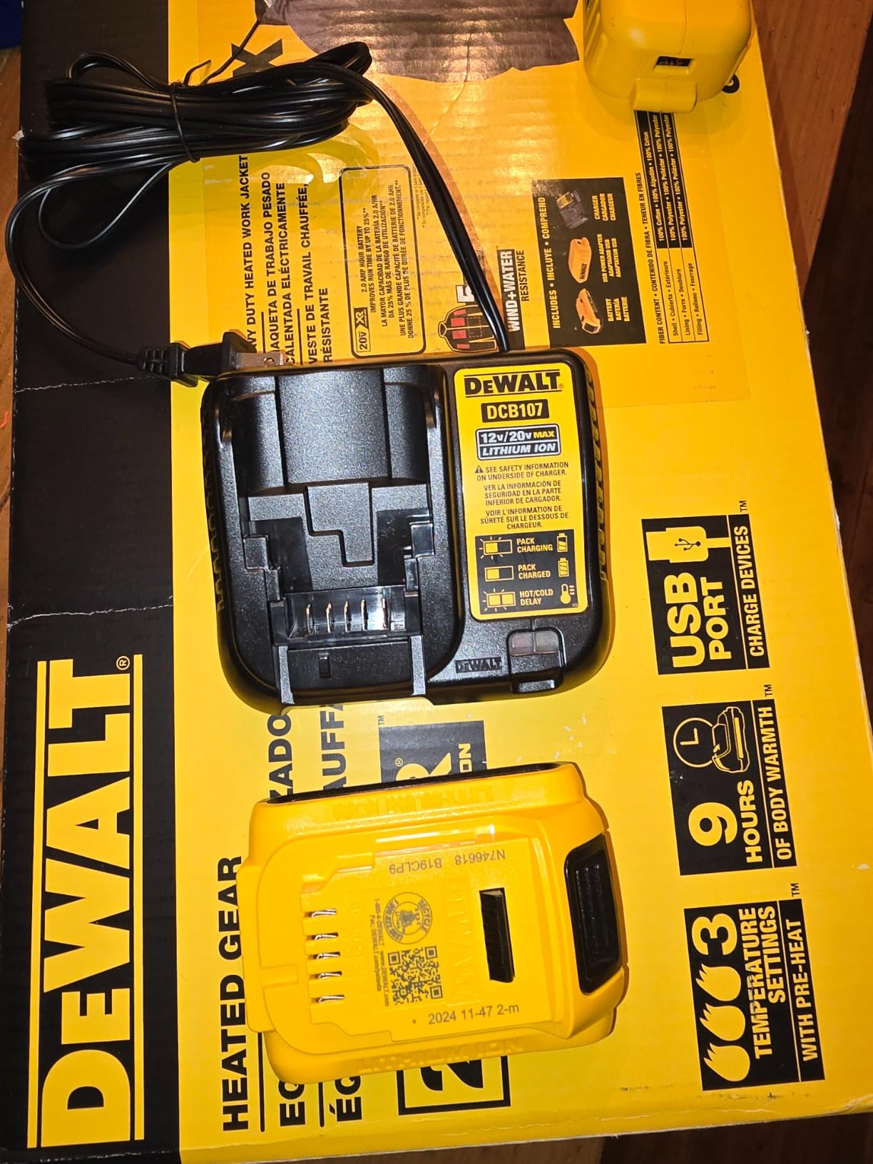 DEWALT Heated Lightweight Soft Shell Jacket DEWALT Heated Lightweight Soft Shell Jacket Kit customer photo 1