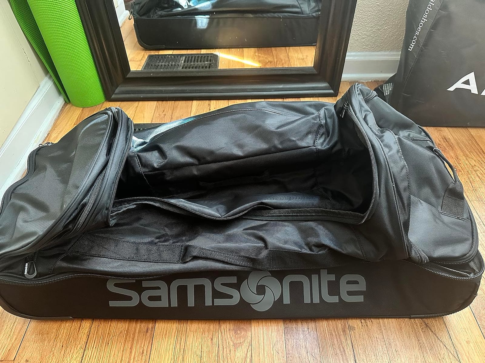 Samsonite Andante 2 Wheeled Duffel Bag – 32-Inch Durable Rolling Luggage with Inline Skate Wheels, Push-Button Handle & Spacious Compartments – Travel-Friendly and Lightweight - All Black customer photo 2