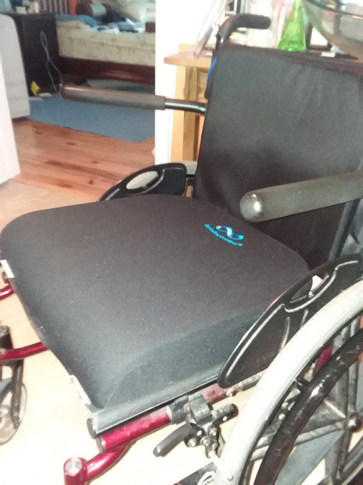 Everlasting Comfort Ventilated Wheelchair Cushions for Pressure Relief - Gel Memory Foam Wheel Chair Seat Cushion Pad for Seniors and Adults & Pain Relief - Soft Non-Slip Cover - Office Accessories customer photo 1