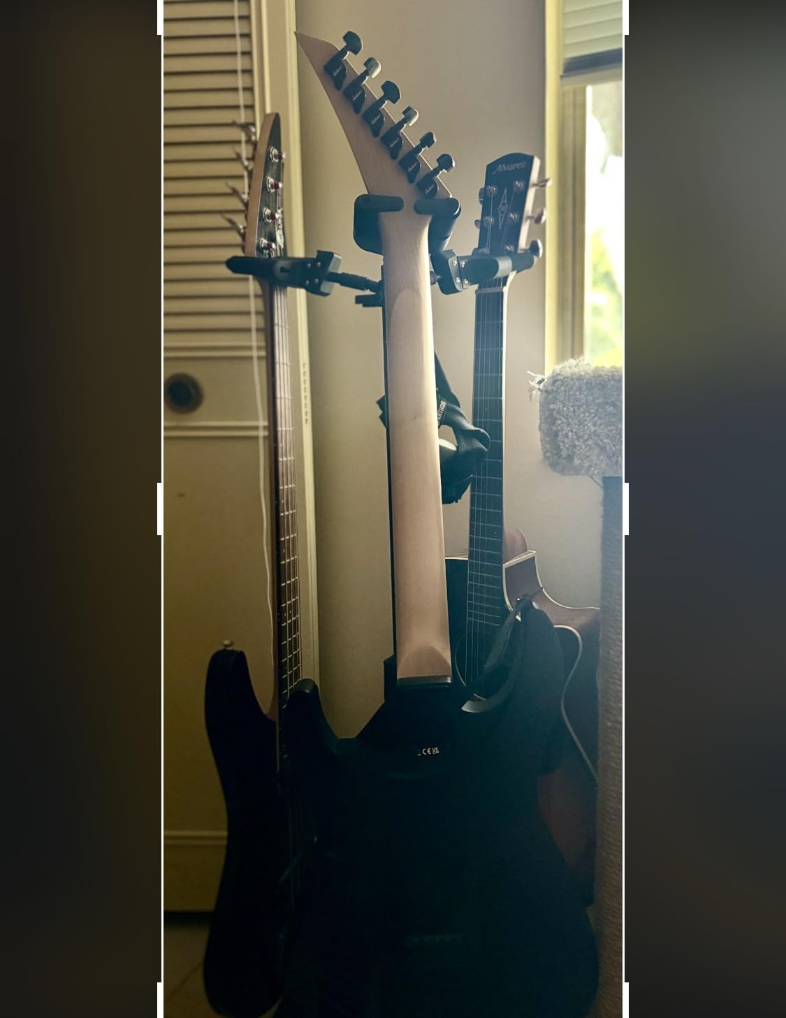 Hercules Stands GS432B Plus Tri Guitar Stand with Auto Grip System and Foldable customer photo 2