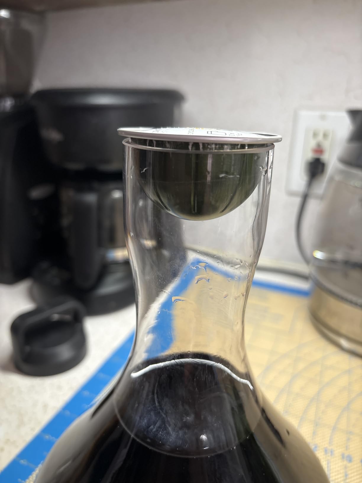 YouYah Wine Decanter Set,Red Wine Carafe with Built-in-Aerator,Wine Aerator,Wine Gifts for Christmas,Stainless Steel Pourer Lid,Filter,100% Hand Blown Lead-free Crystal Glass customer photo 2