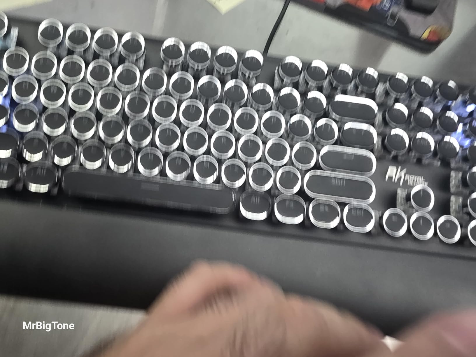 RK ROYAL KLUDGE S108 Typewriter Keyboard, Retro Mechanical Gaming Keyboard Wired 108 Keys with RGB Backlit Sidelight, Detachable Wrist Rest, Round Keycaps Blue Switches - Black customer photo 2