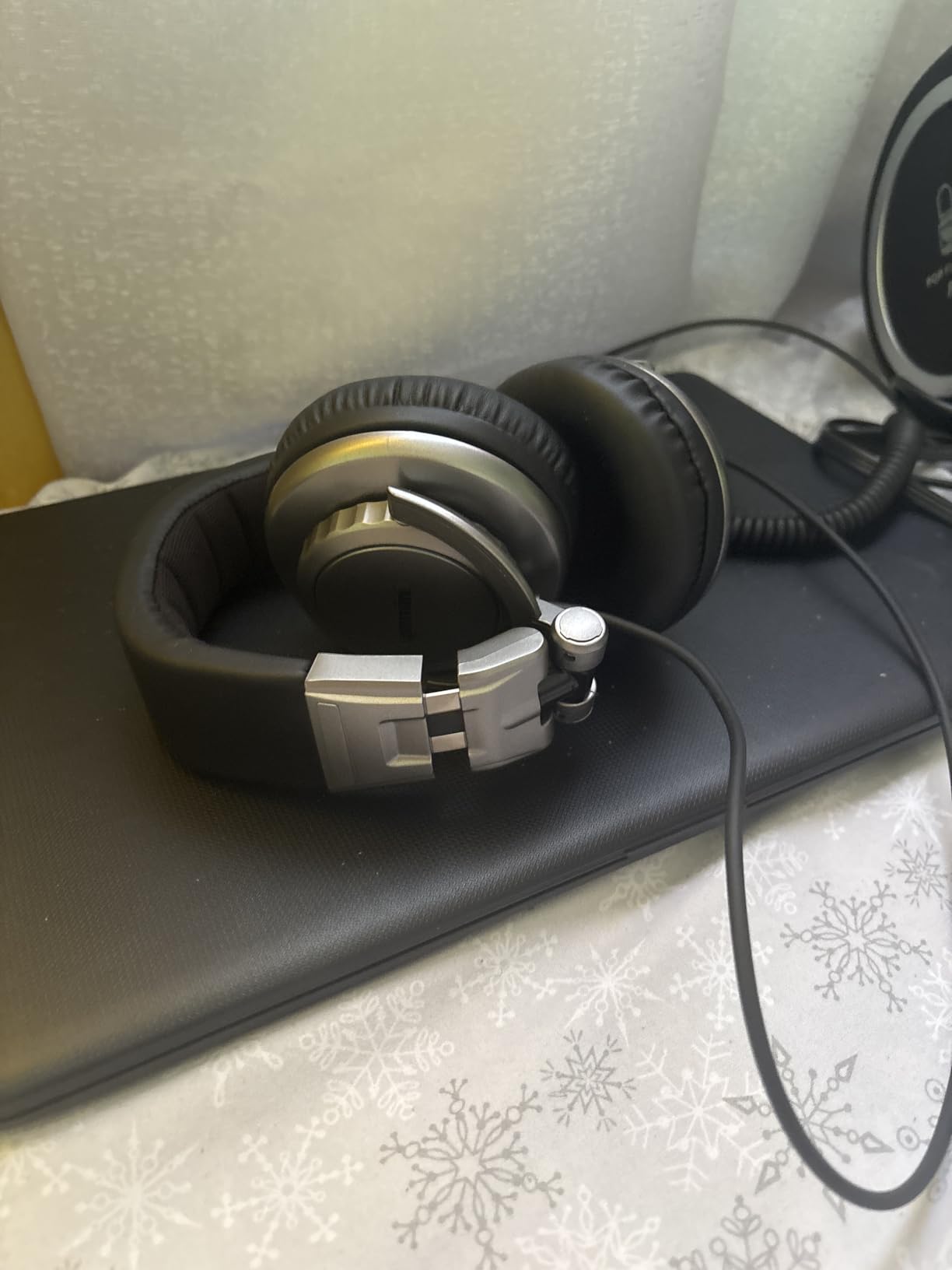 Gemini Wired Studio Headphones, 57mm Drivers, Closed-Back (DJX-500) customer photo 1
