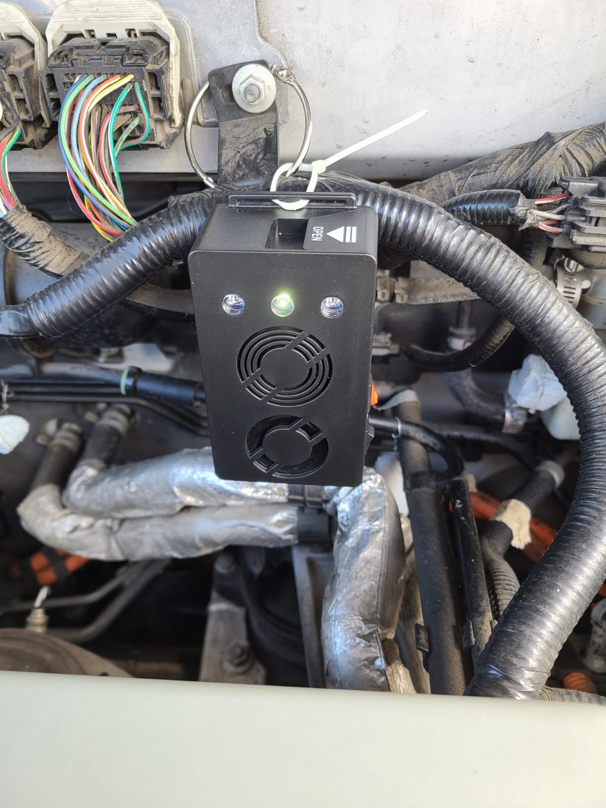 Angveirt Ultrasonic Battery Operated Rodent Repellent with Strobe Lights customer photo 1